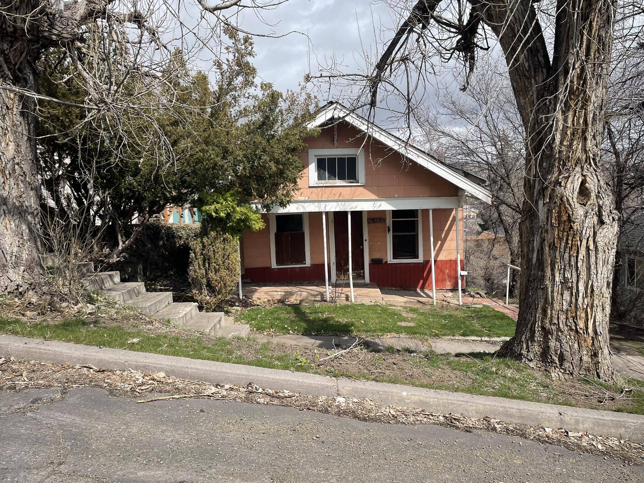 Klamath Falls, OR 97601,619 8th ST