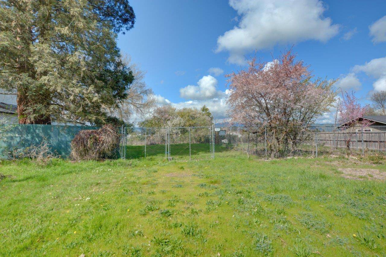 Medford, OR 97501,378 Clover LN