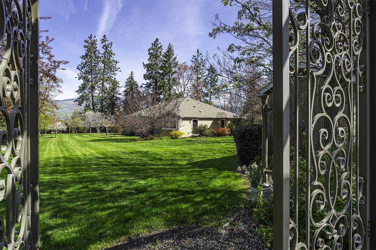 Ashland, OR 97520,2570 Siskiyou BLVD