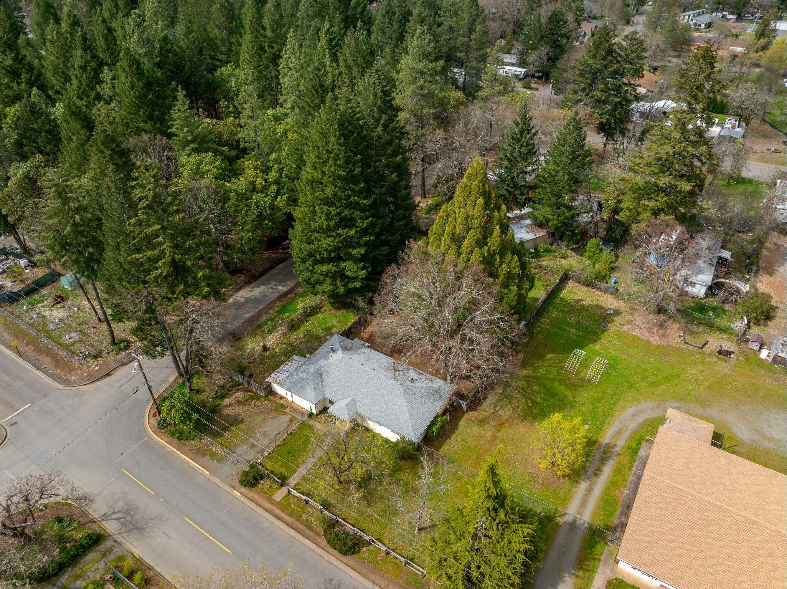 Cave Junction, OR 97523,220 Watkins ST
