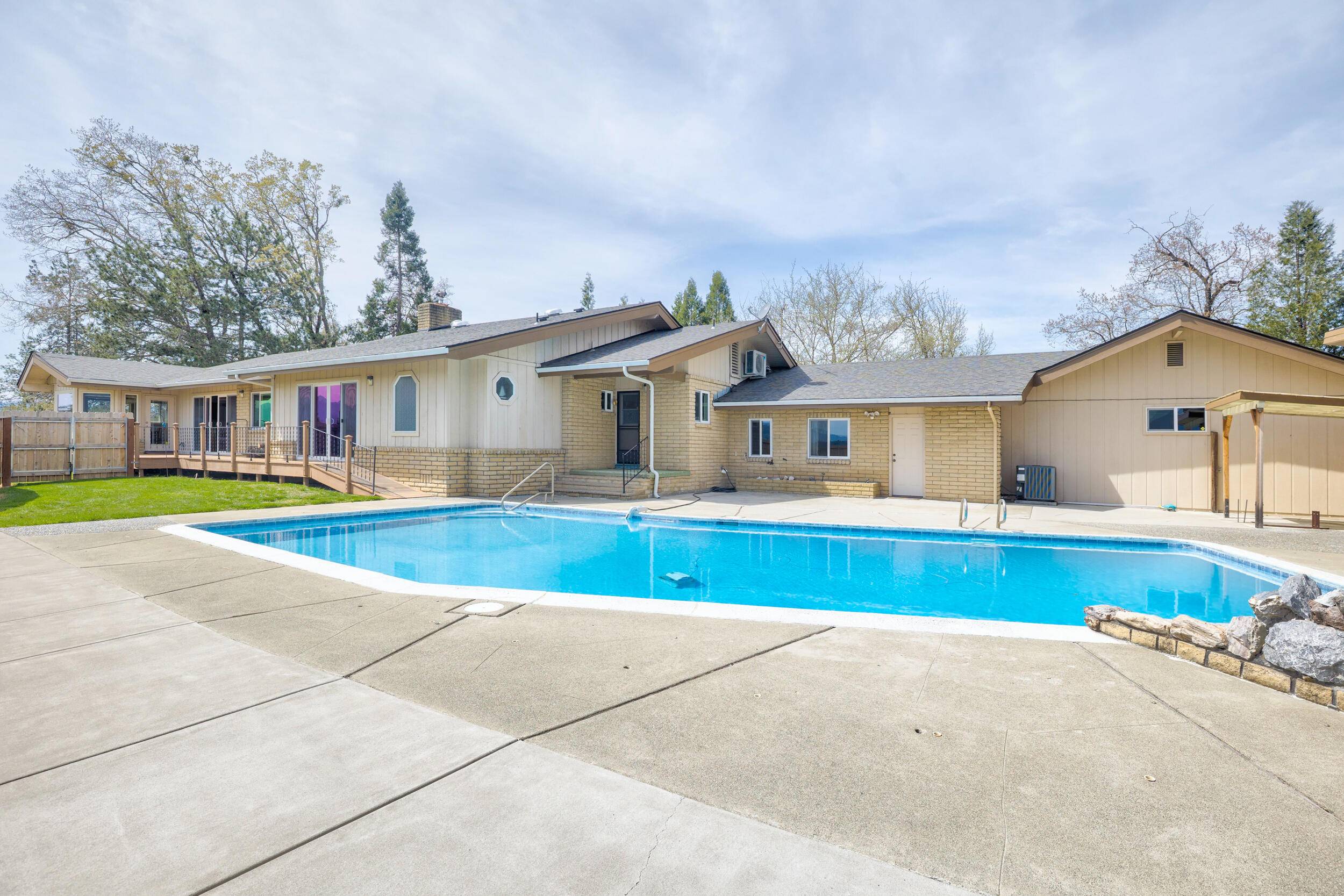 Grants Pass, OR 97526,3320 Upper River RD