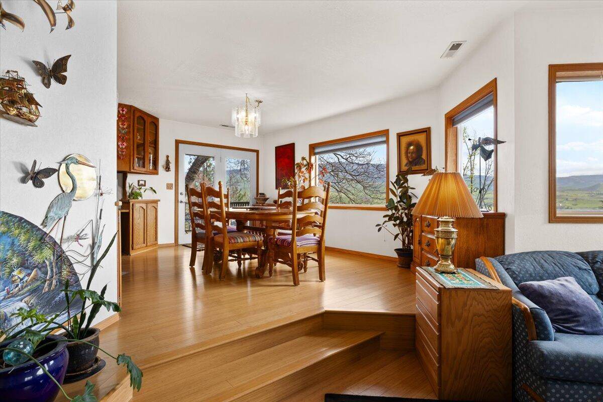 Ashland, OR 97520,720 Grover ST