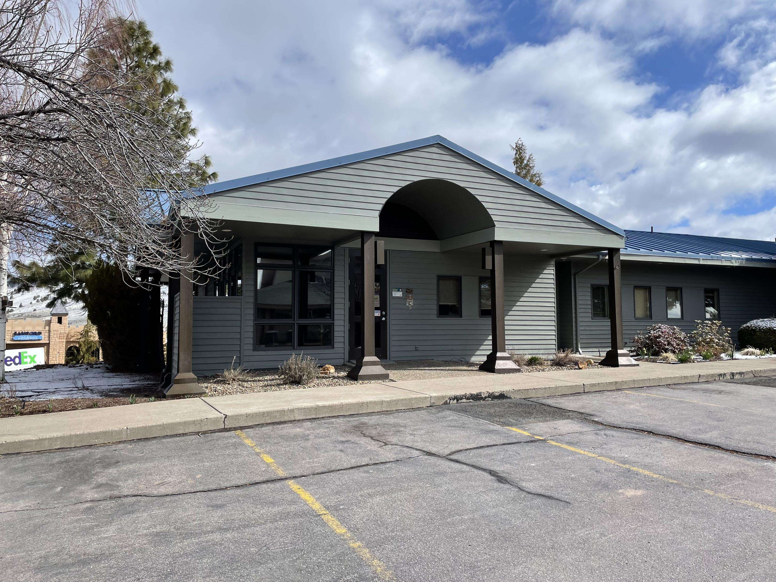 Klamath Falls, OR 97601,2628 Clover ST