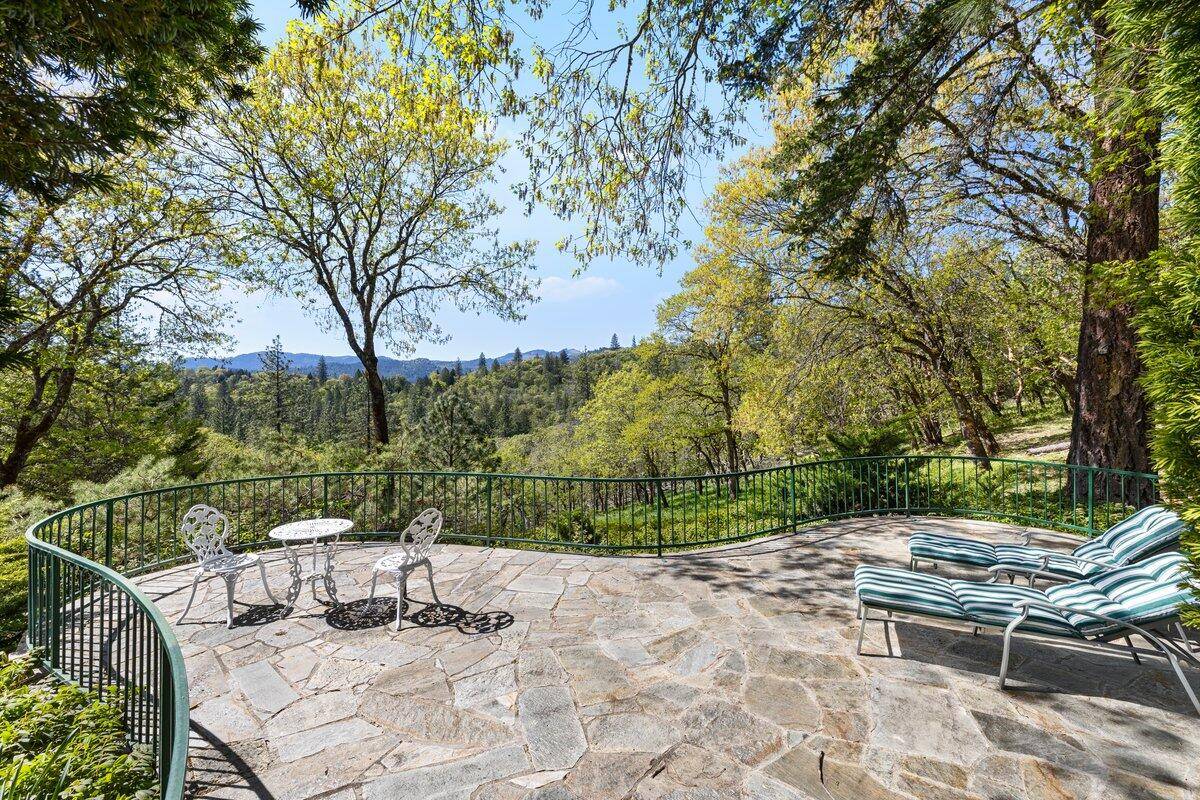 Grants Pass, OR 97526,1129 Three Pines RD