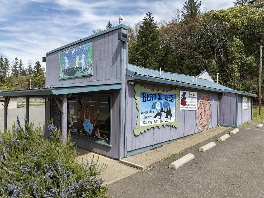 Cave Junction, OR 97523,123 Redwood HWY