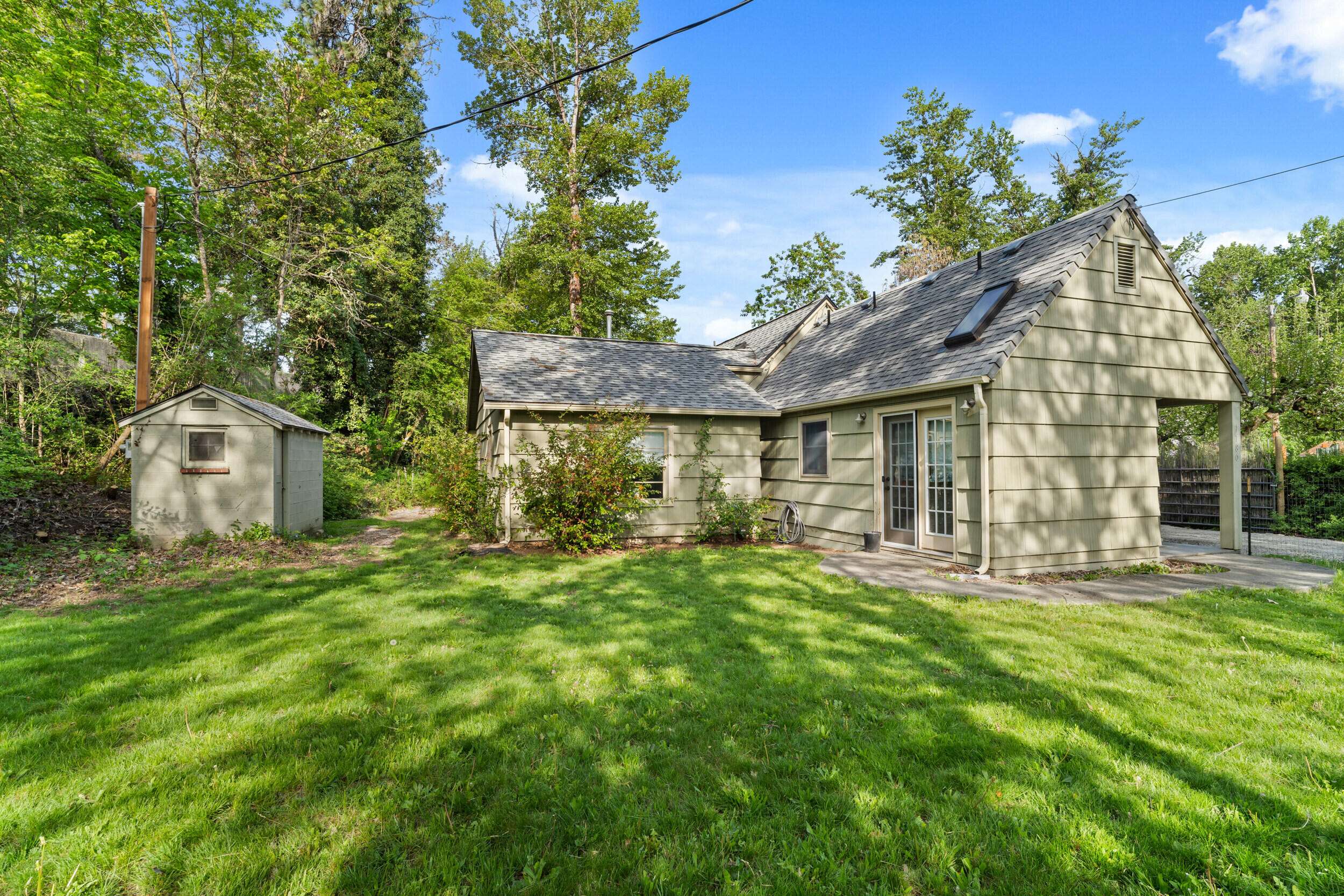 Grants Pass, OR 97527,1780 Cloverlawn DR