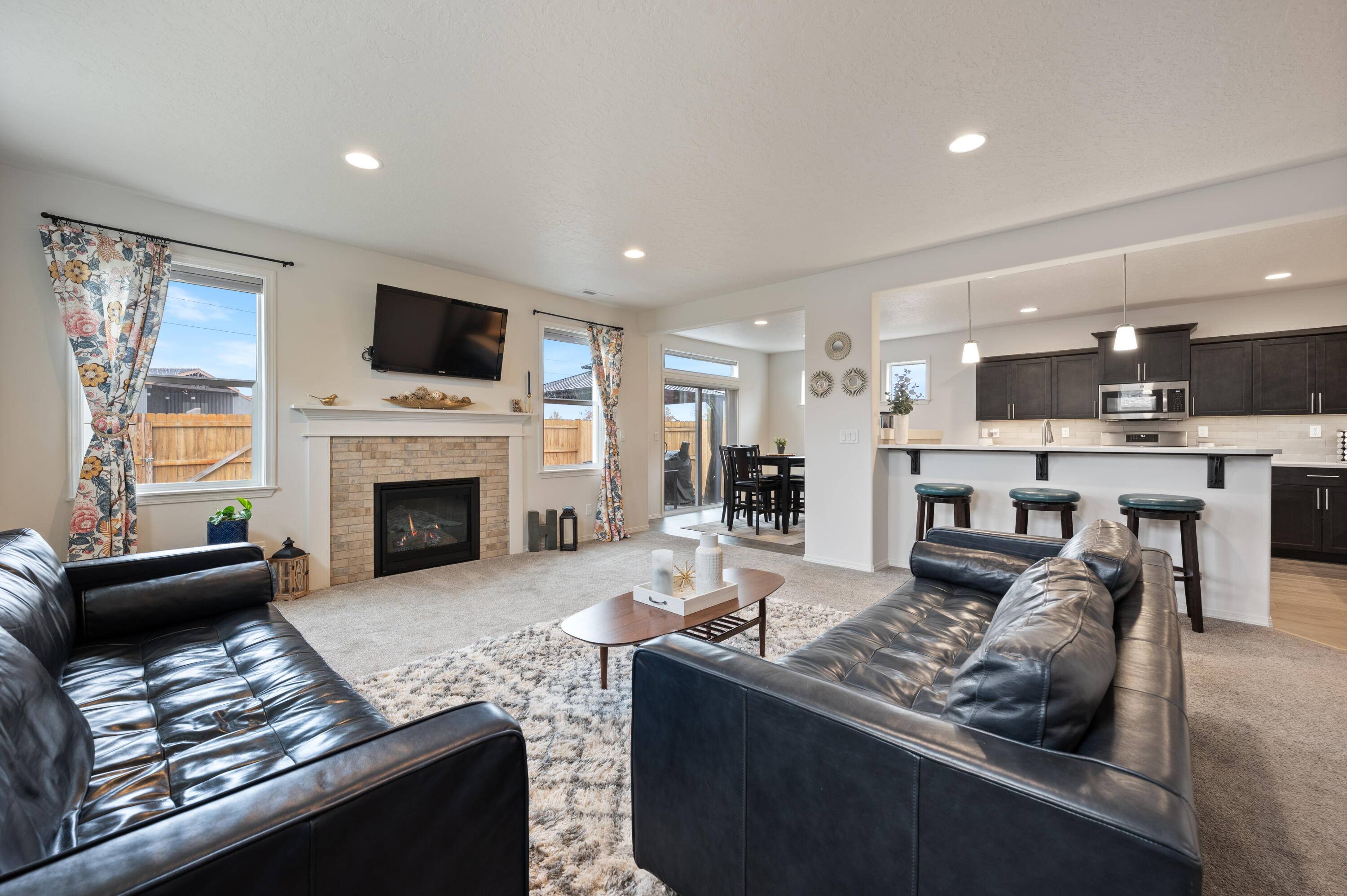 Redmond, OR 97756,968 Teak CT