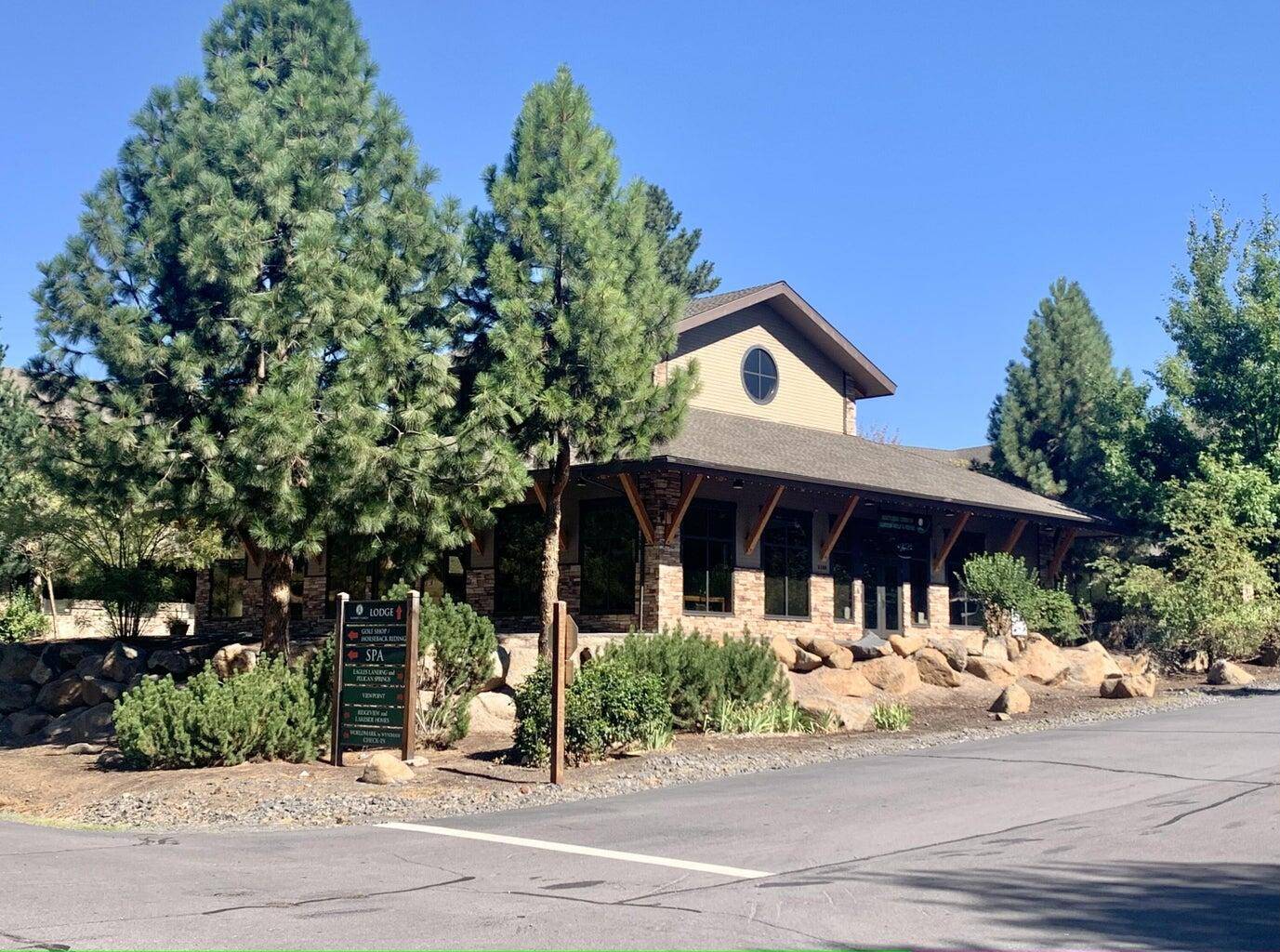Klamath Falls, OR 97601,5416 Running Y RD