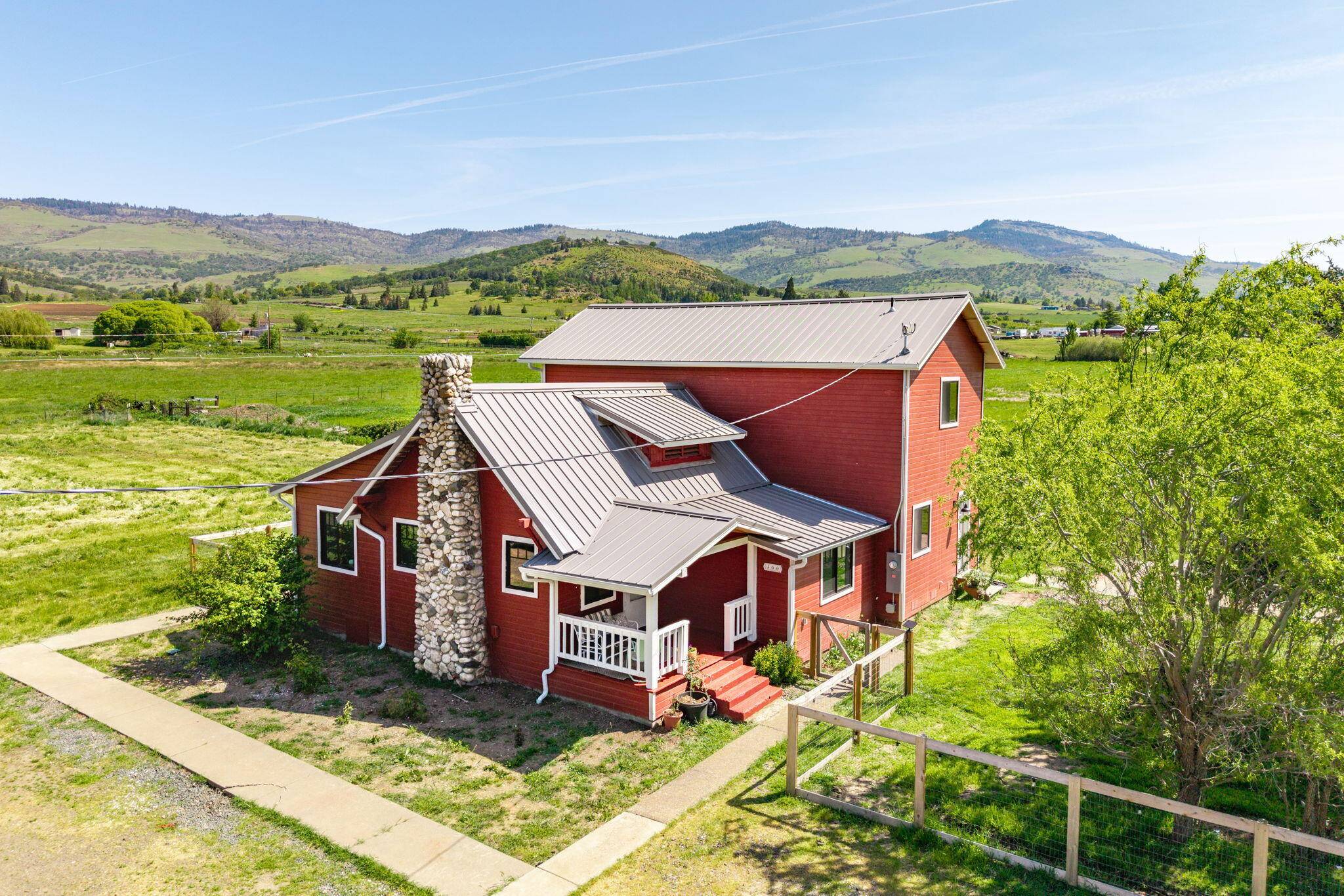 Ashland, OR 97520,300 Staples LN
