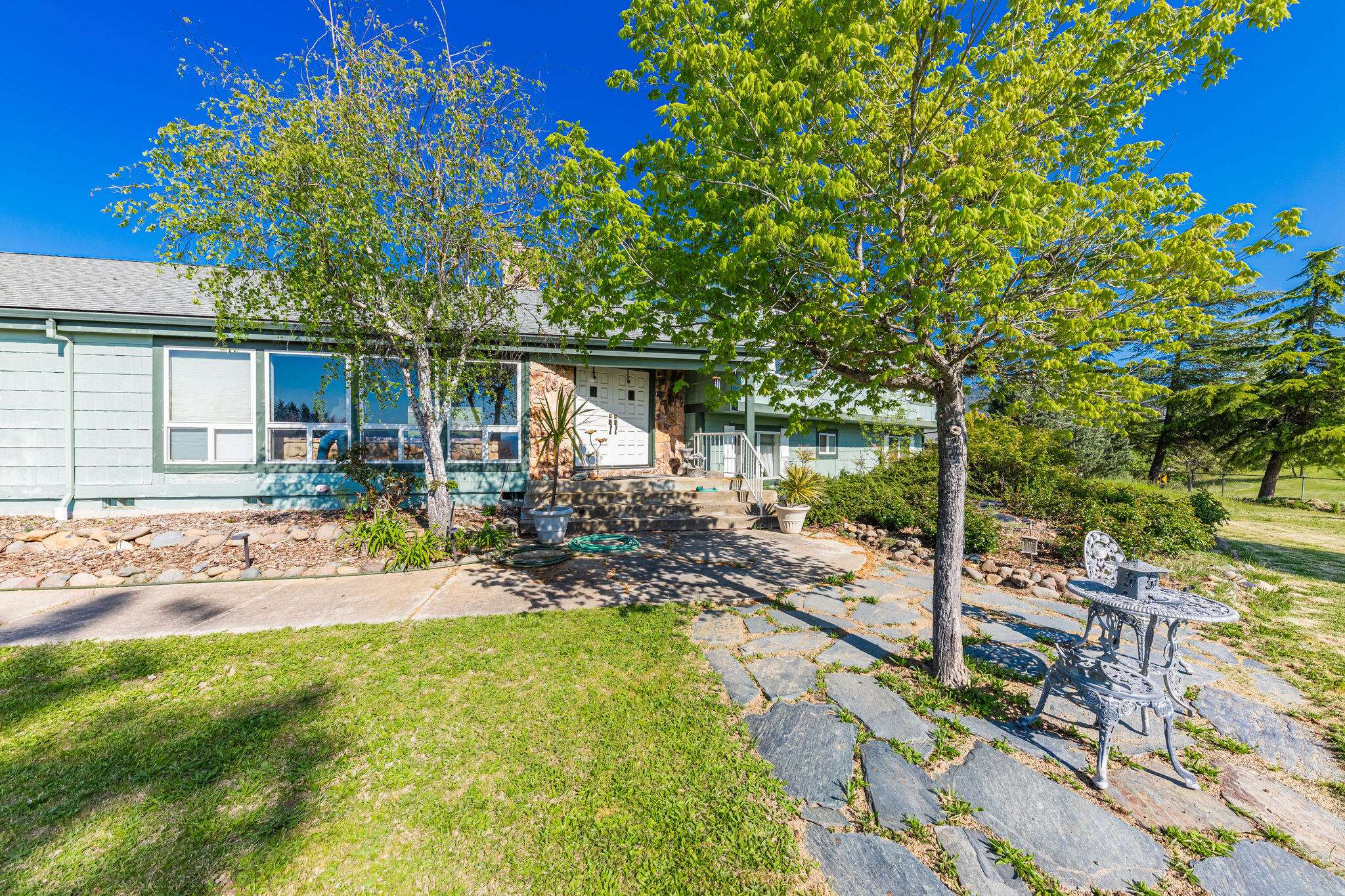 Medford, OR 97504,5495 Hillcrest RD