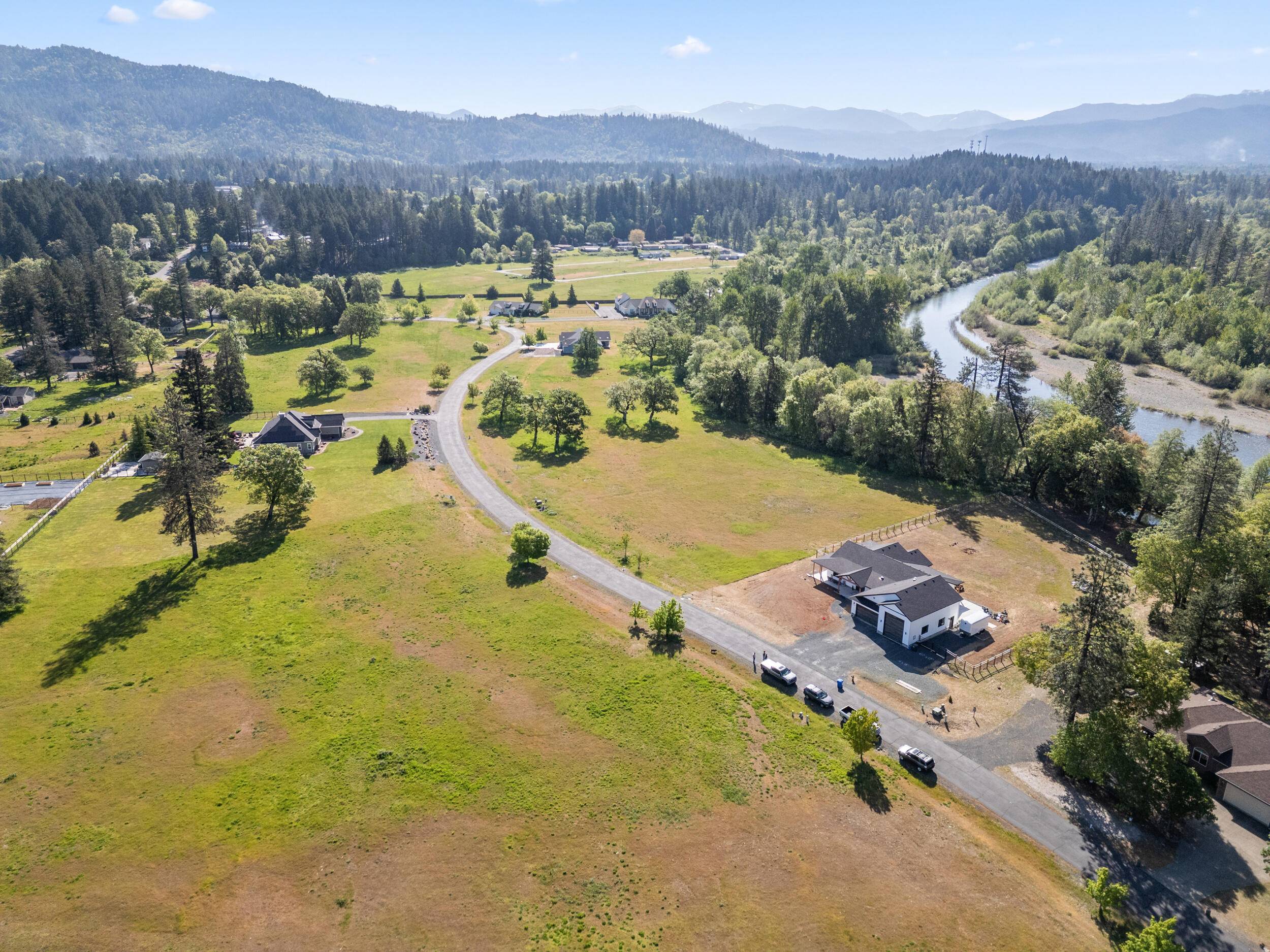Cave Junction, OR 97523,565 Forks CIR