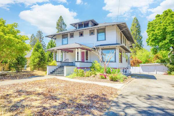 Grants Pass, OR 97526,746 6TH ST