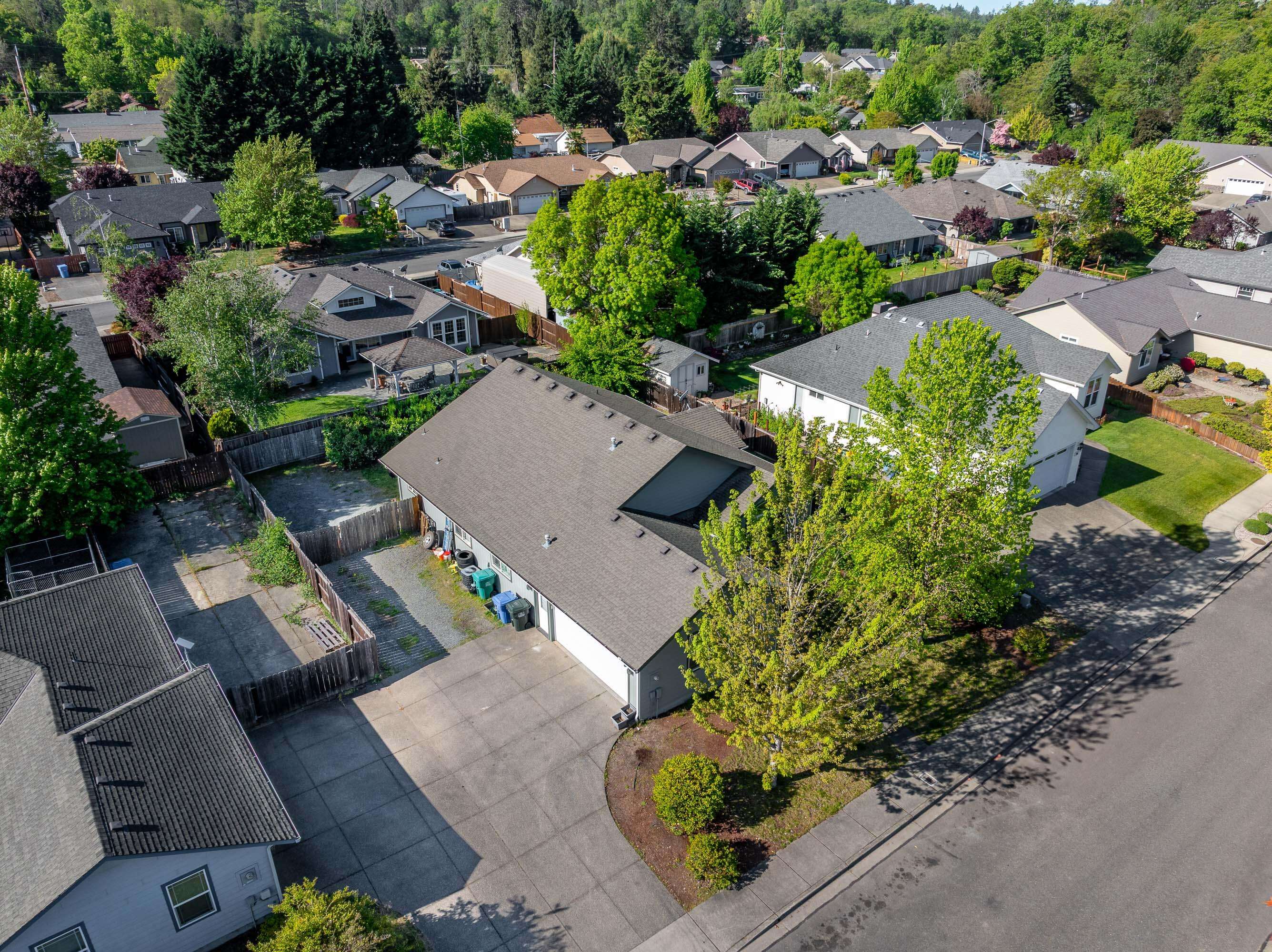 Grants Pass, OR 97527,881 Kendall DR