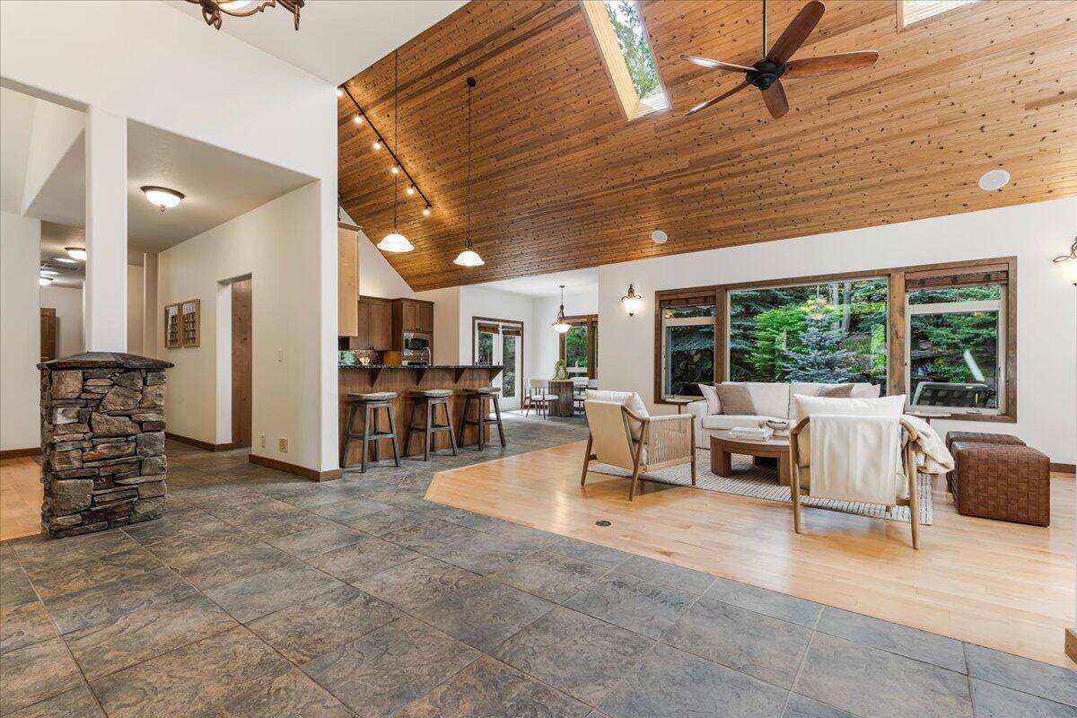 Bend, OR 97702,19435 Tam Lake CT