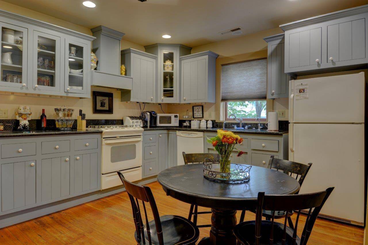 Jacksonville, OR 97530,345 5th ST