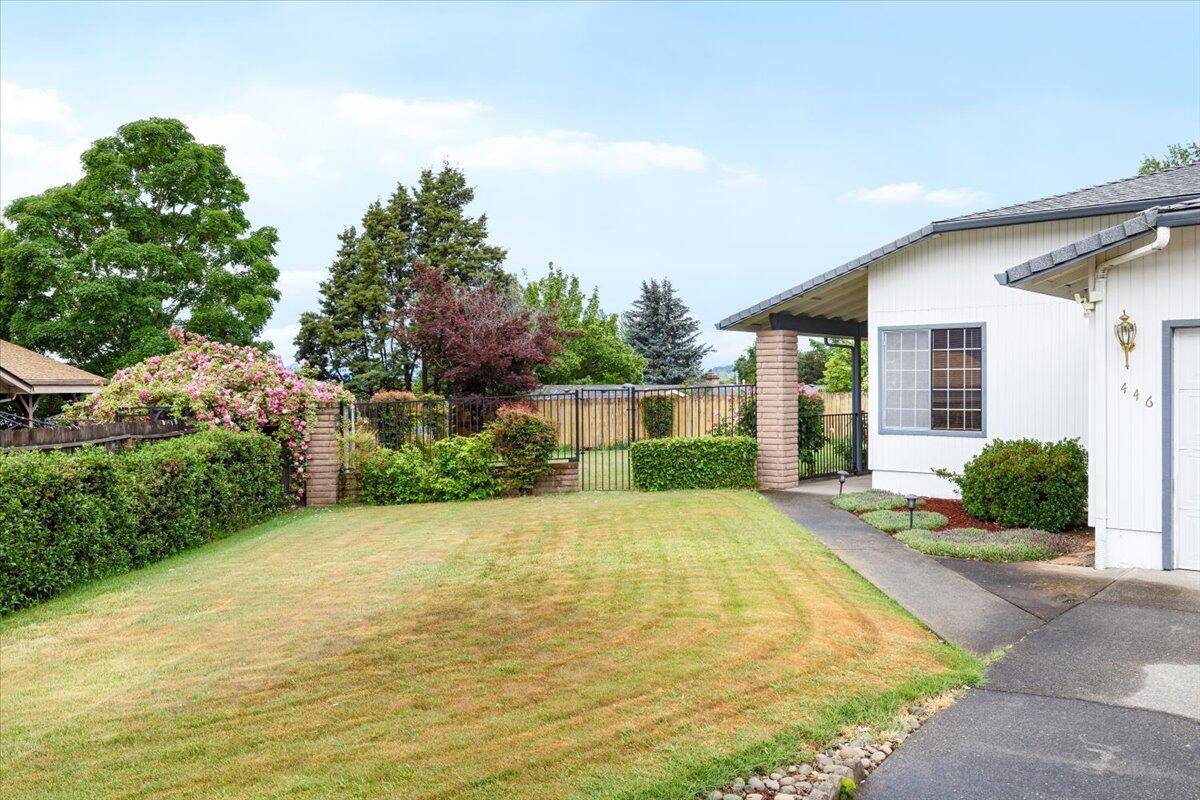 Grants Pass, OR 97526,446 Sovereign AVE