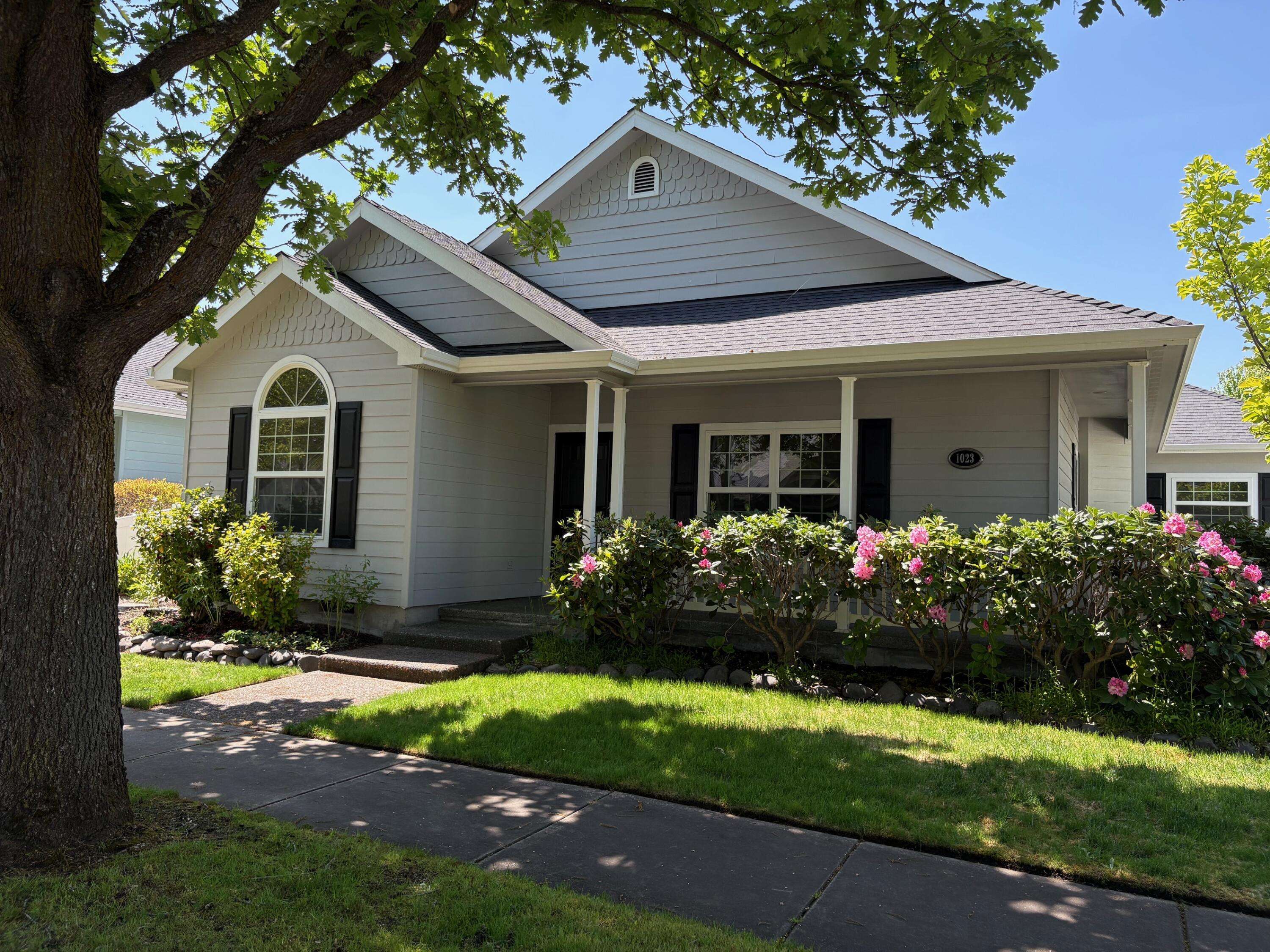 Central Point, OR 97502,1023 Sandoz ST
