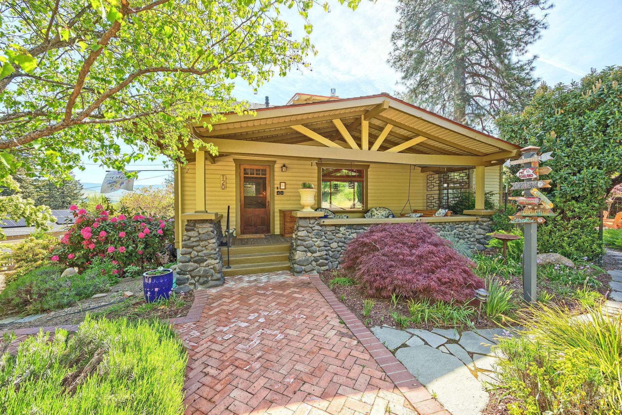 Ashland, OR 97520,120 Gresham ST