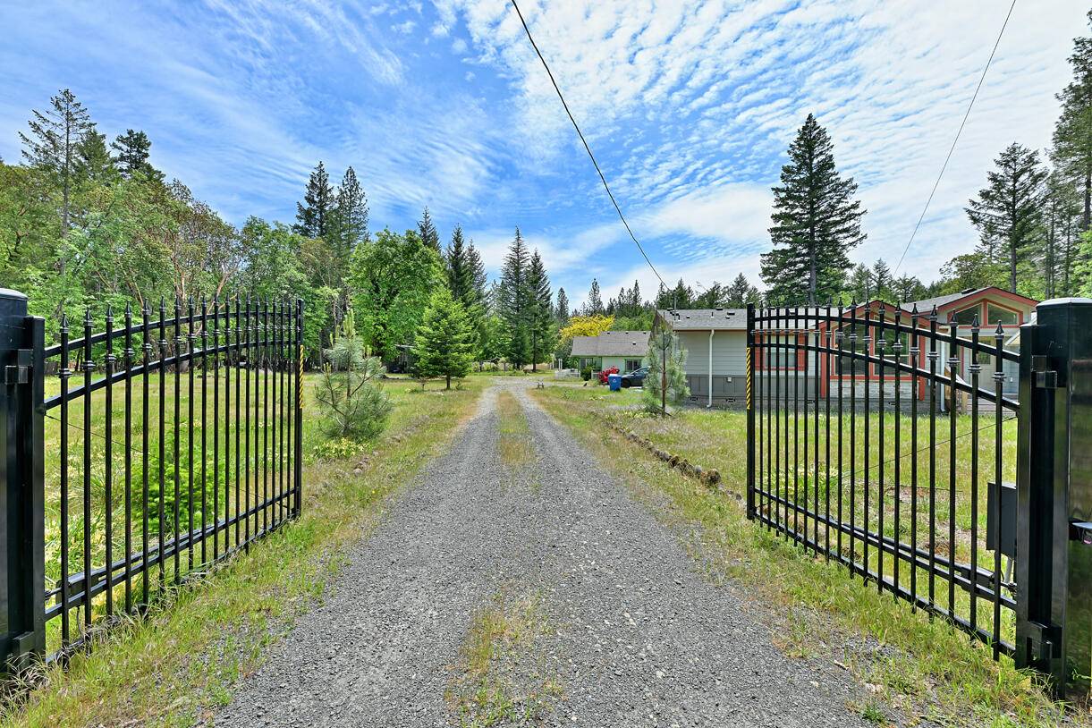 Cave Junction, OR 97523,261 White Oak DR