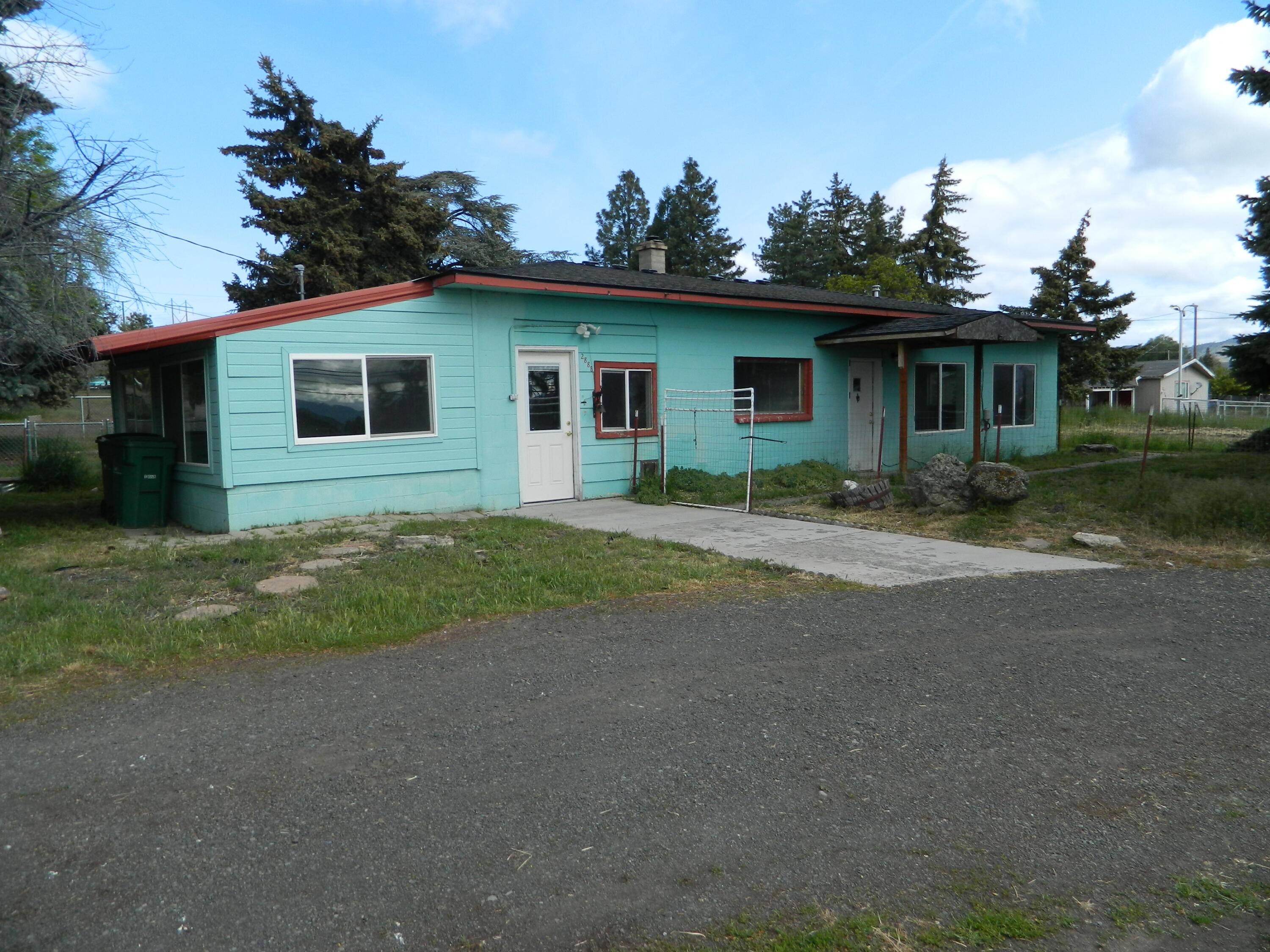 Klamath Falls, OR 97601,2888 Greensprings DR