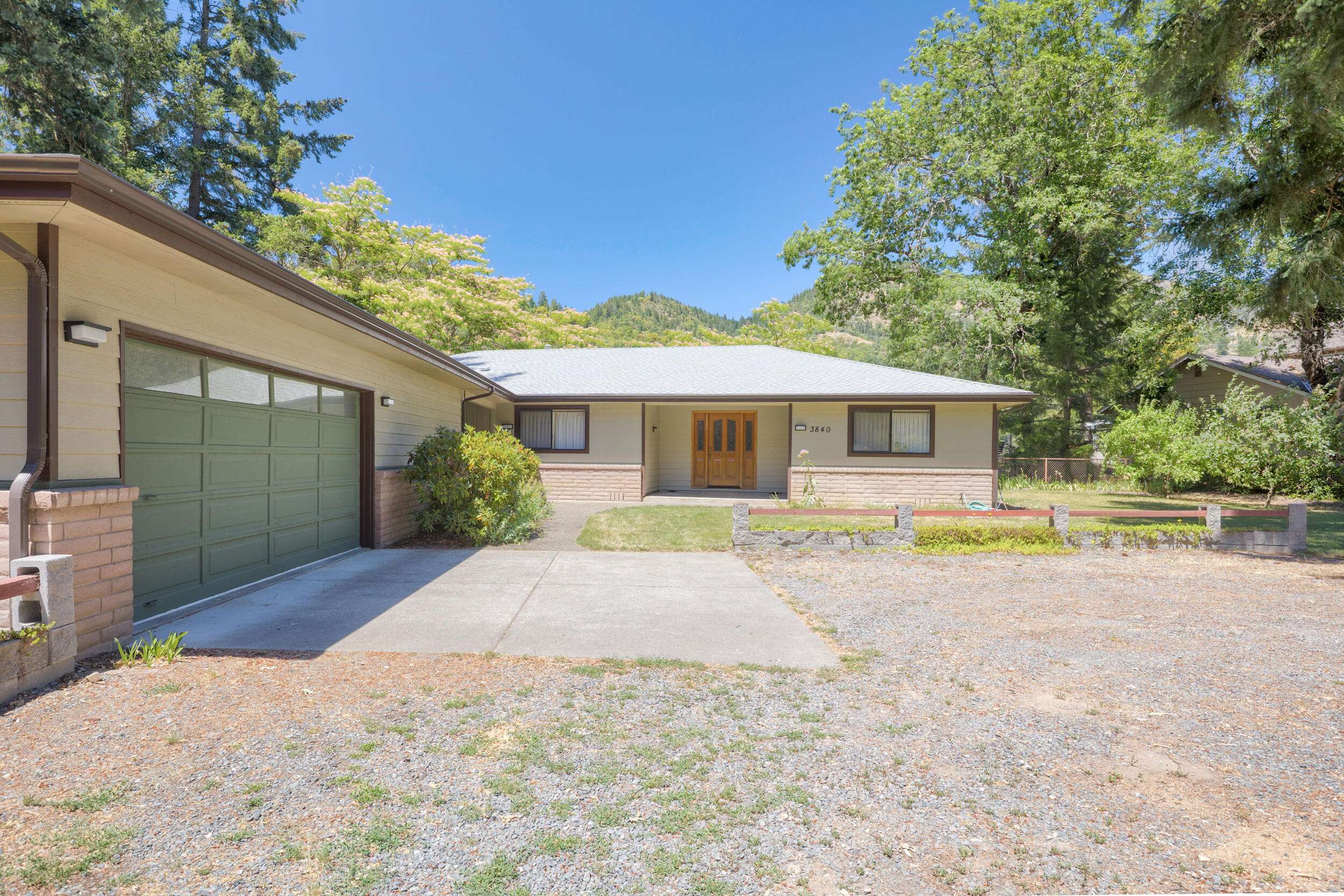 Grants Pass, OR 97527,3840 Almar RD