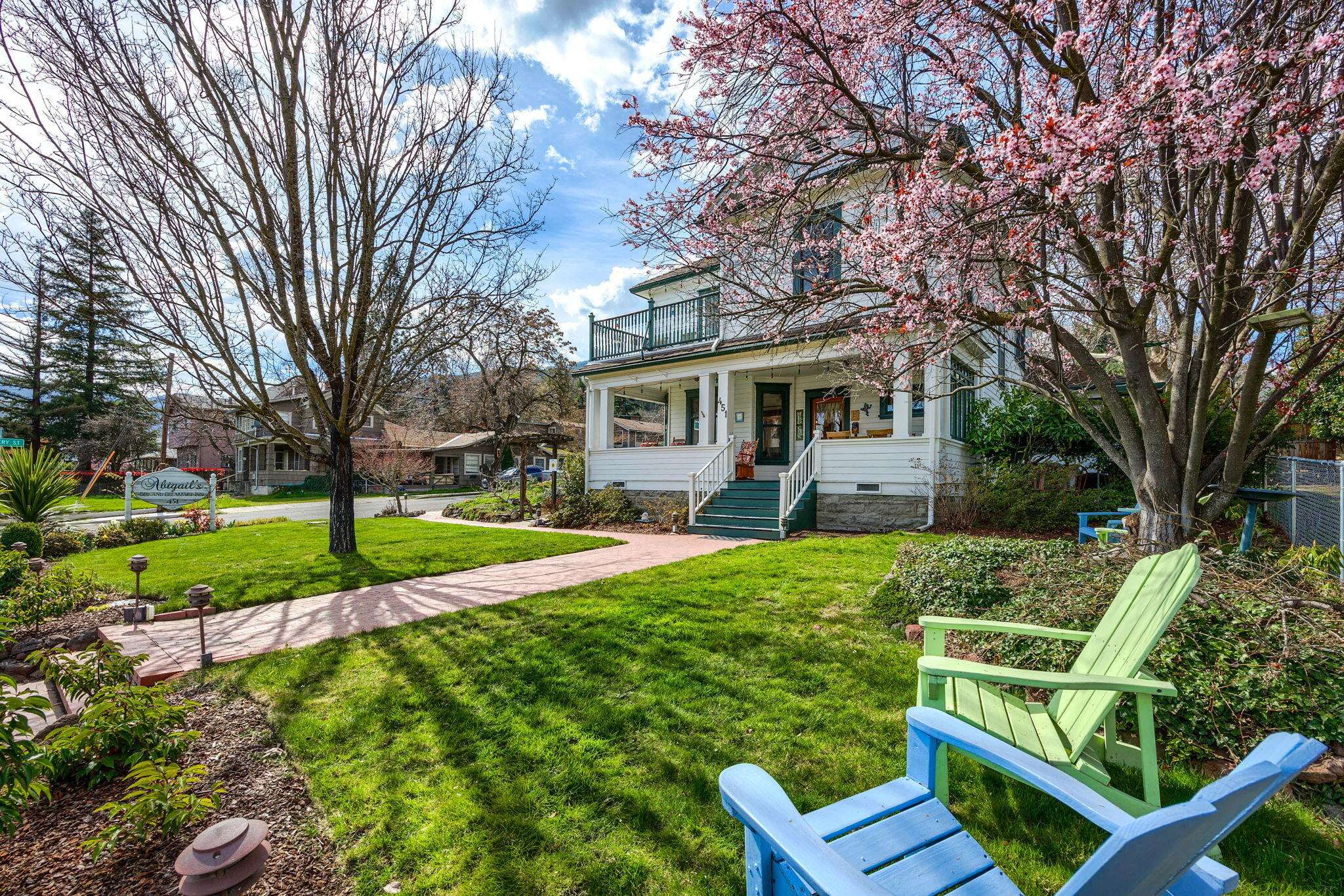 Ashland, OR 97520,451 Main ST