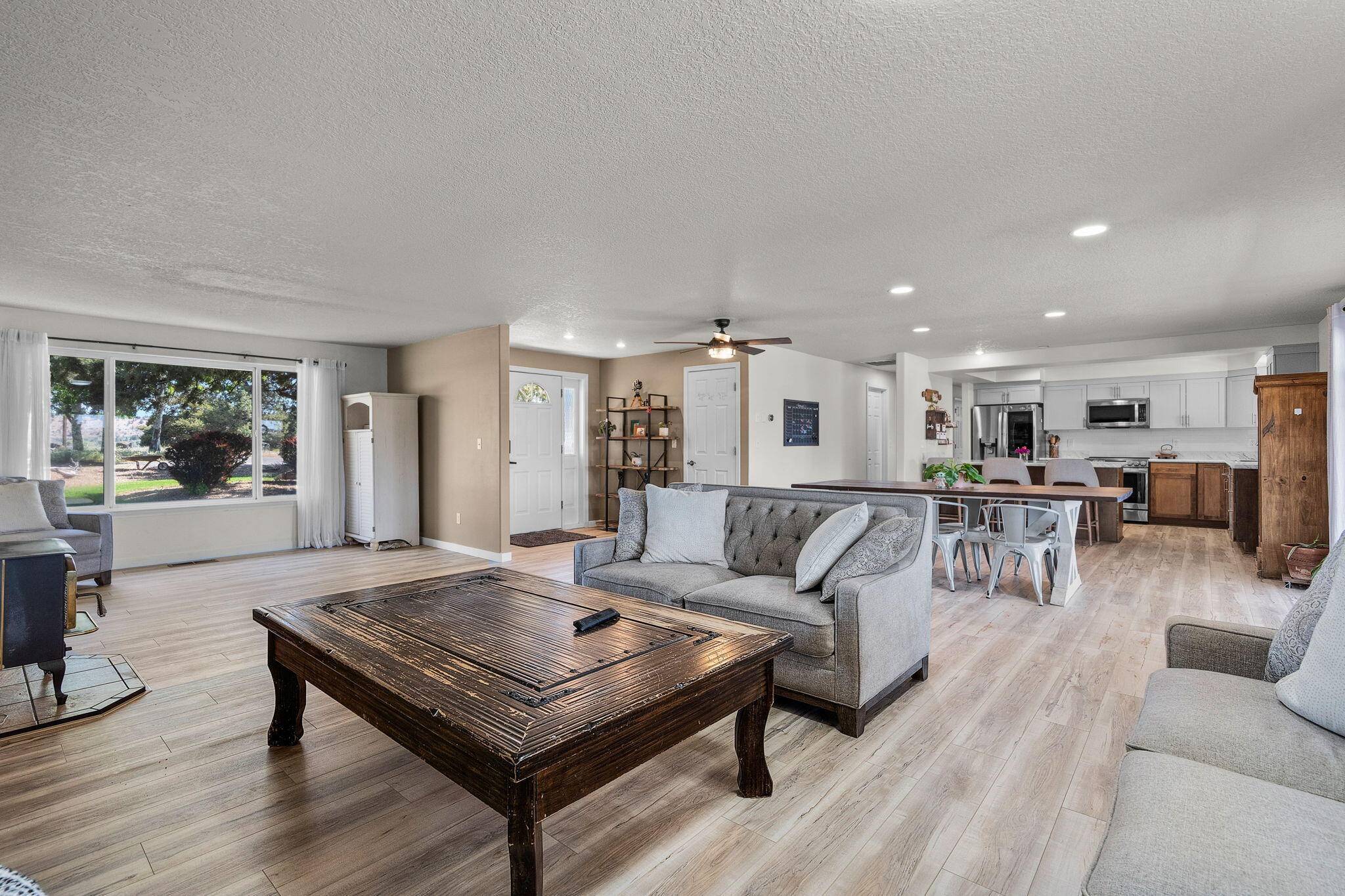 Madras, OR 97741,851 Rancho LN