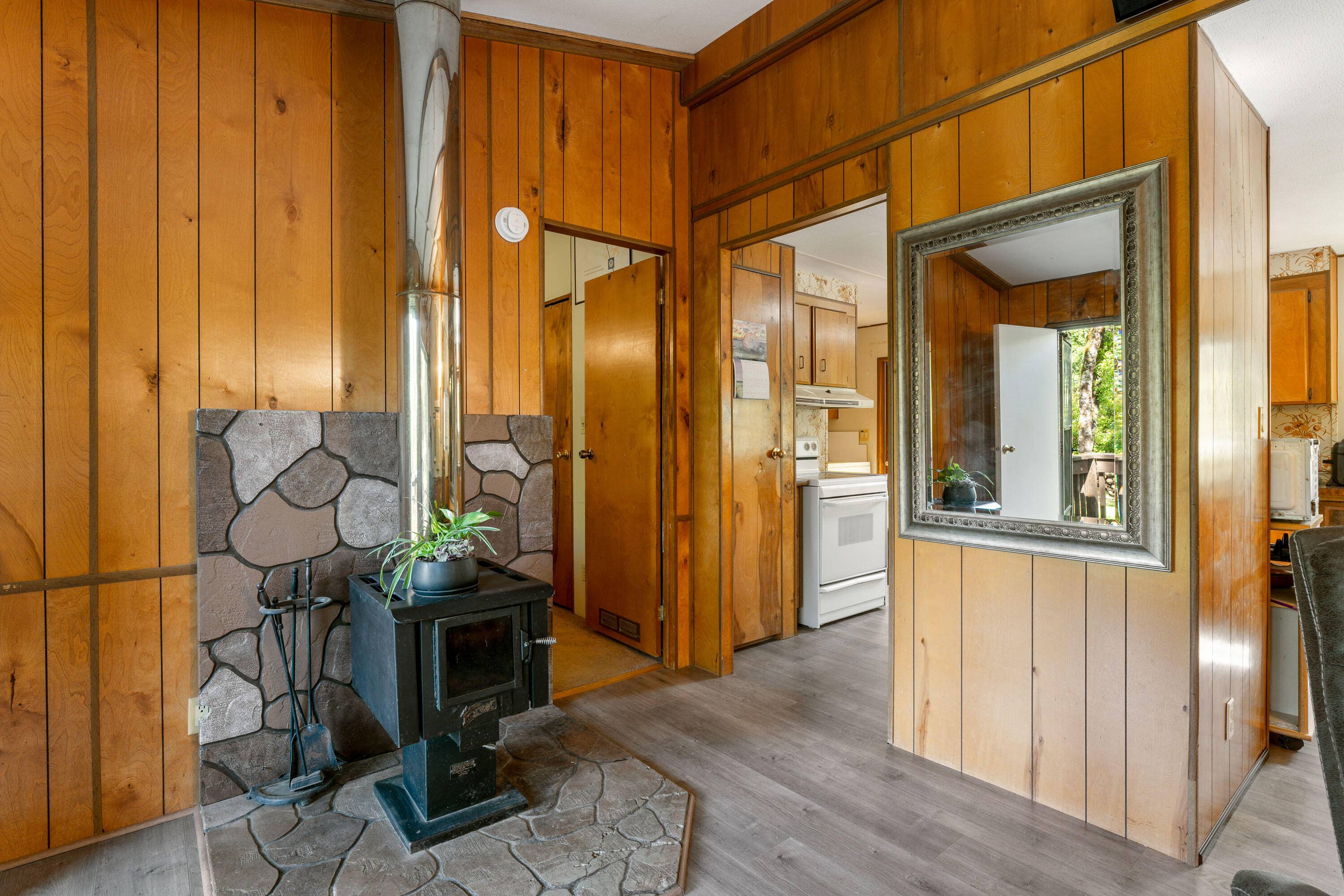 Grants Pass, OR 97526,749 Plumtree LN