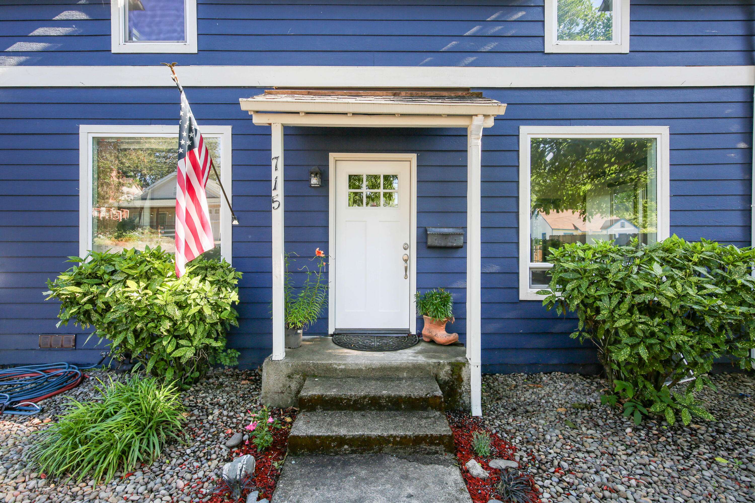 Grants Pass, OR 97526,715 A ST