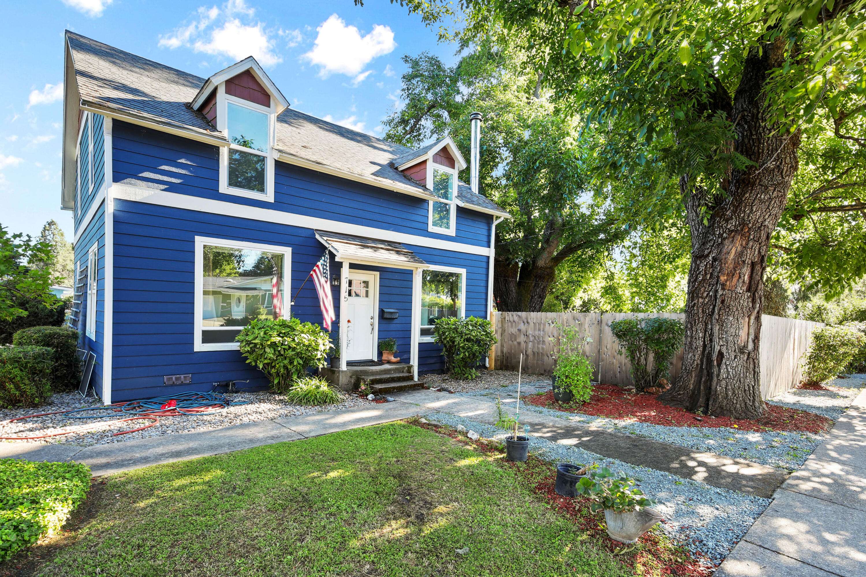 Grants Pass, OR 97526,715 A ST