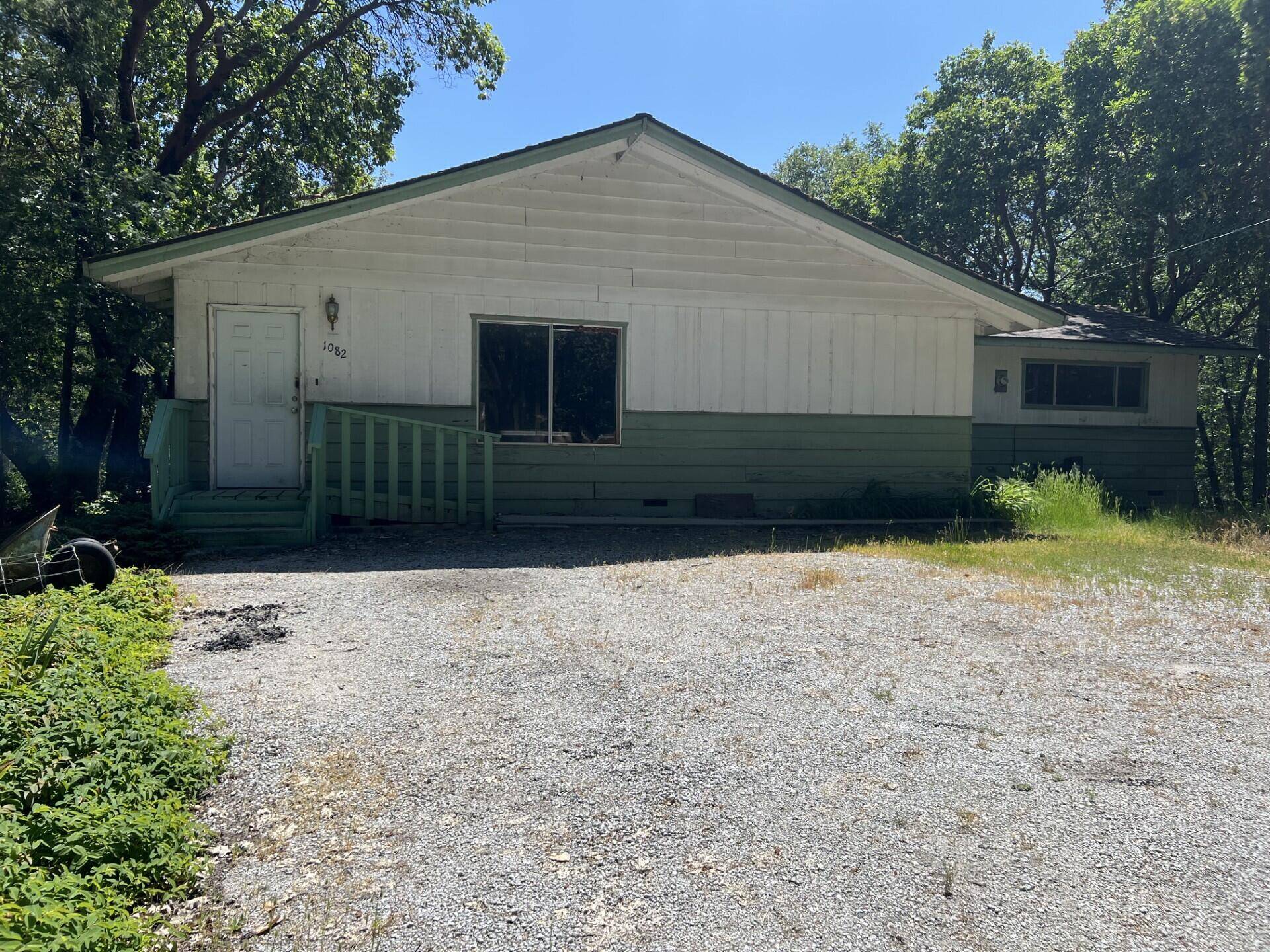 Grants Pass, OR 97526,1082 Pinecrest DR