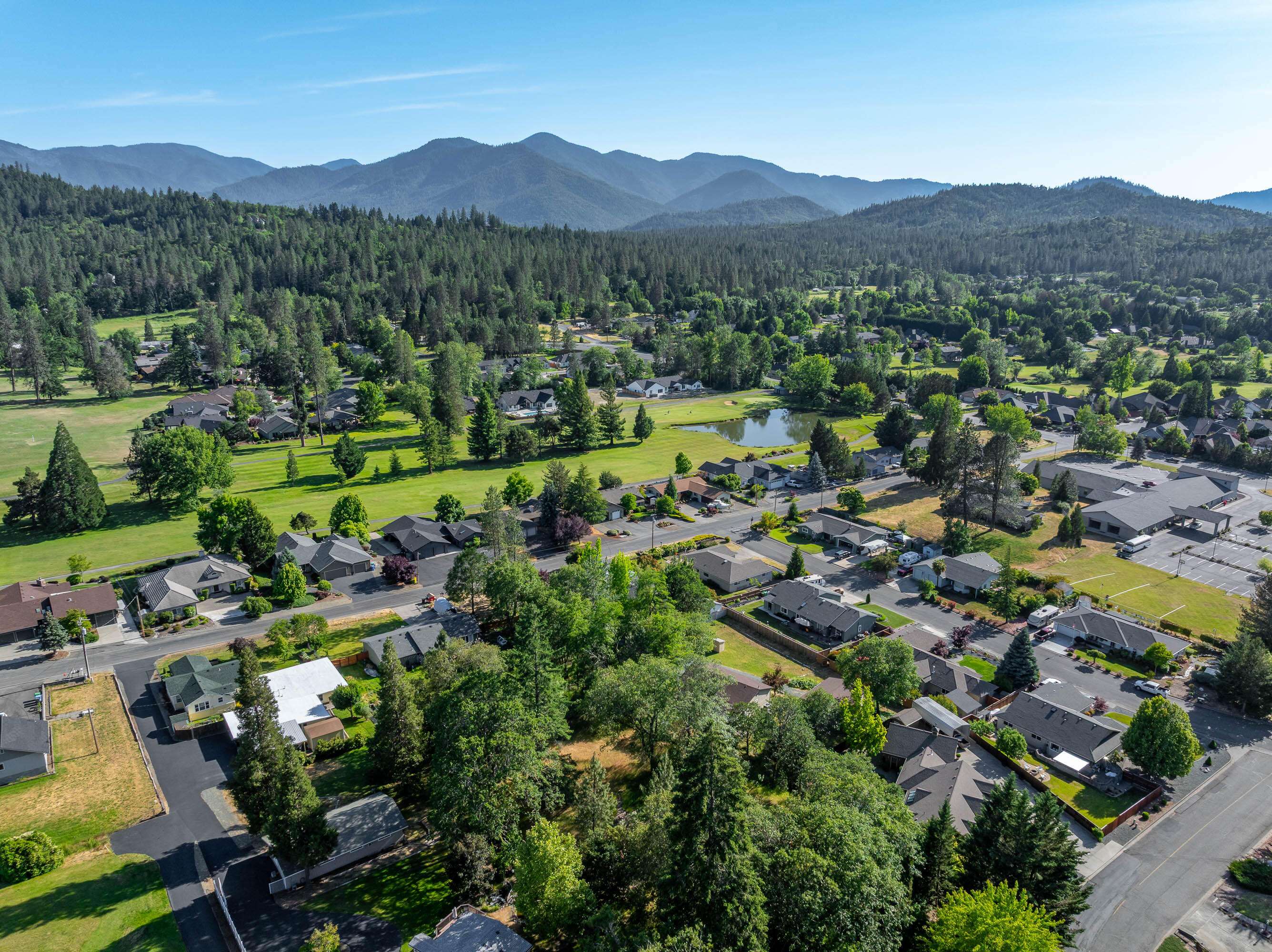 Grants Pass, OR 97527,270 Morris LN