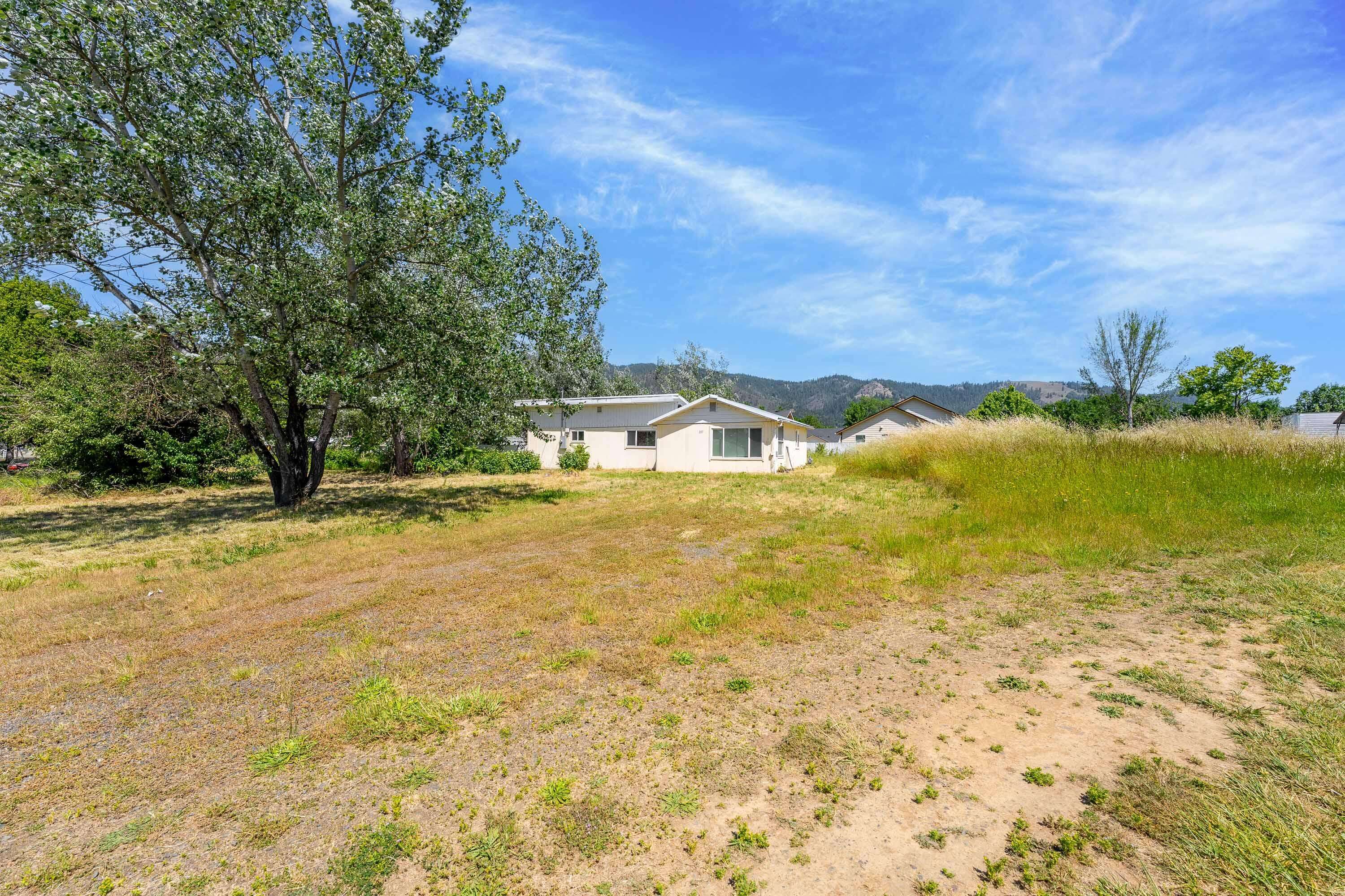 Myrtle Creek, OR 97457,207 Henry ST