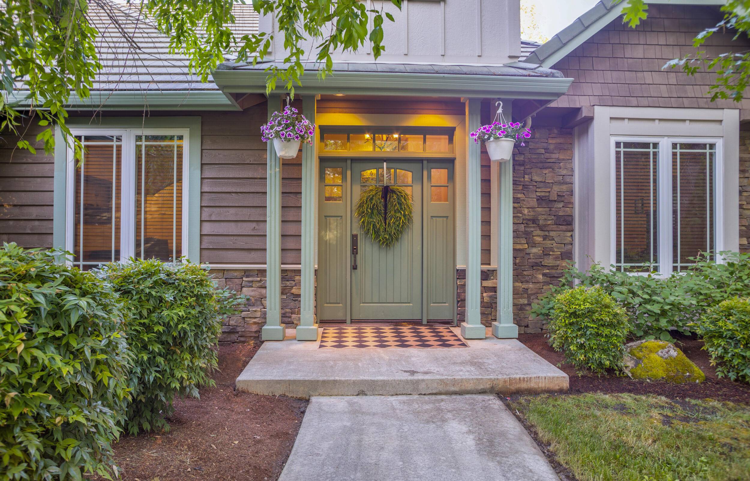 Grants Pass, OR 97526,175 Carolbrooke PL