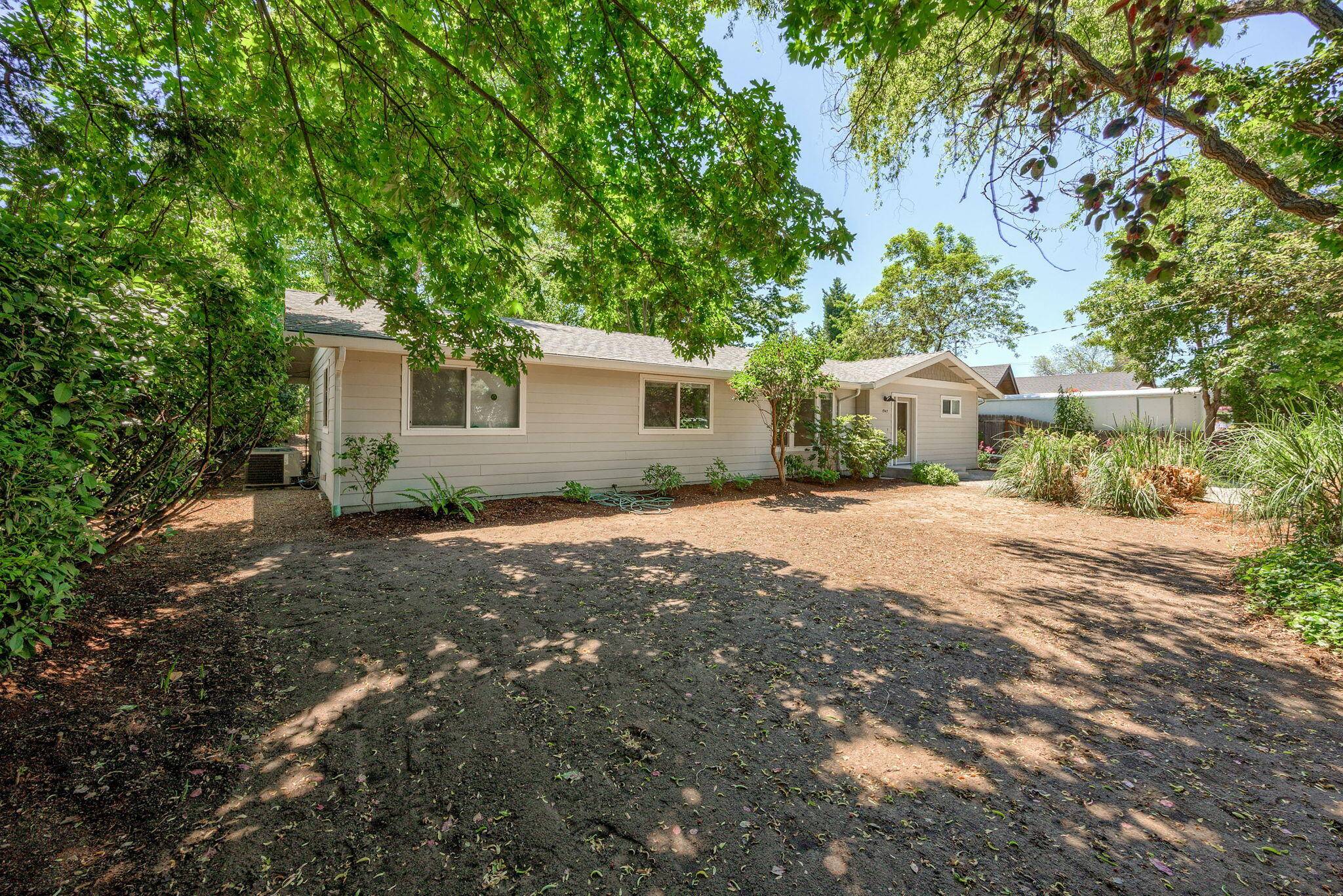 Medford, OR 97501,1947 Archer DR