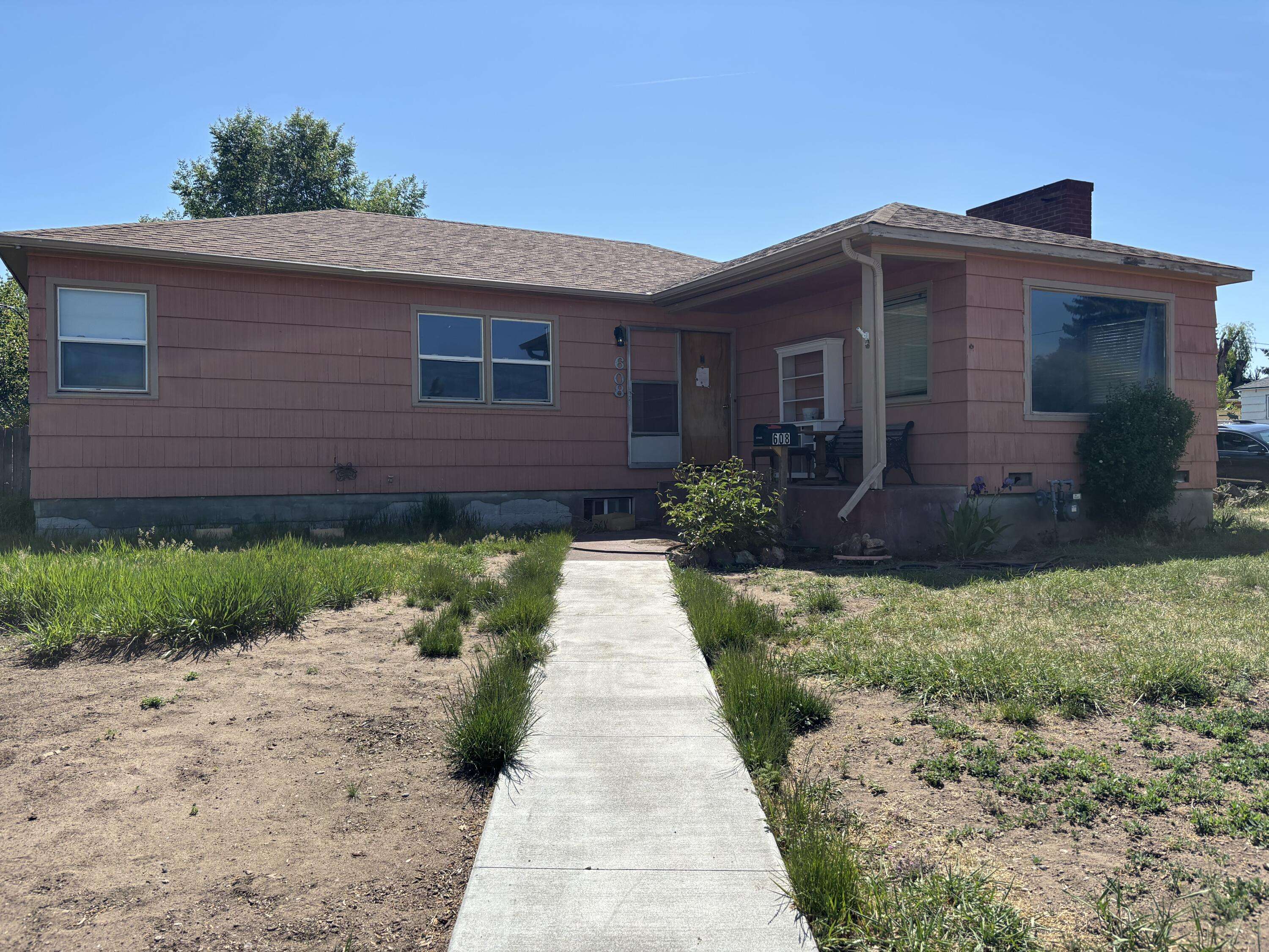 Redmond, OR 97756,608 Canyon DR