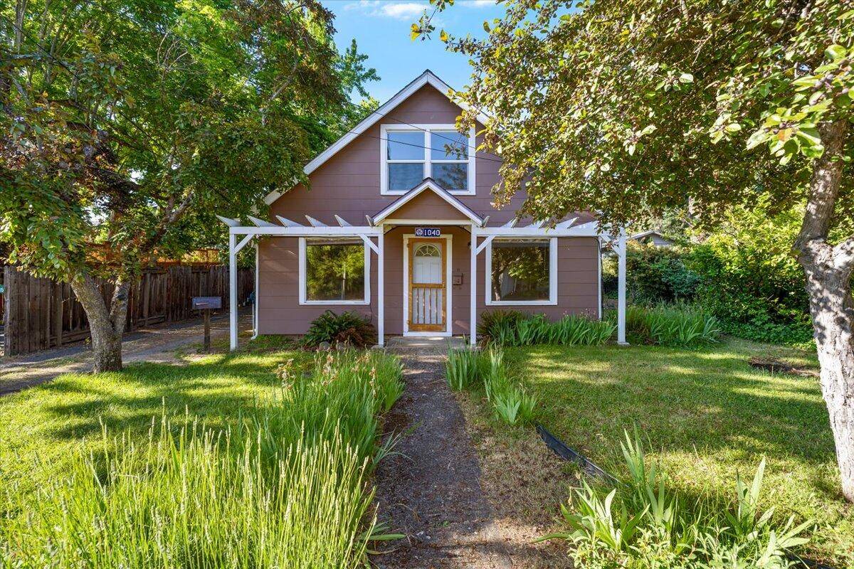 Ashland, OR 97520,1040 Main ST