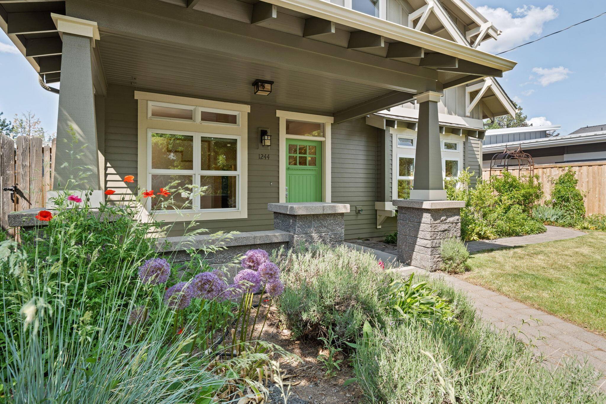 Bend, OR 97703,1244 Albany AVE