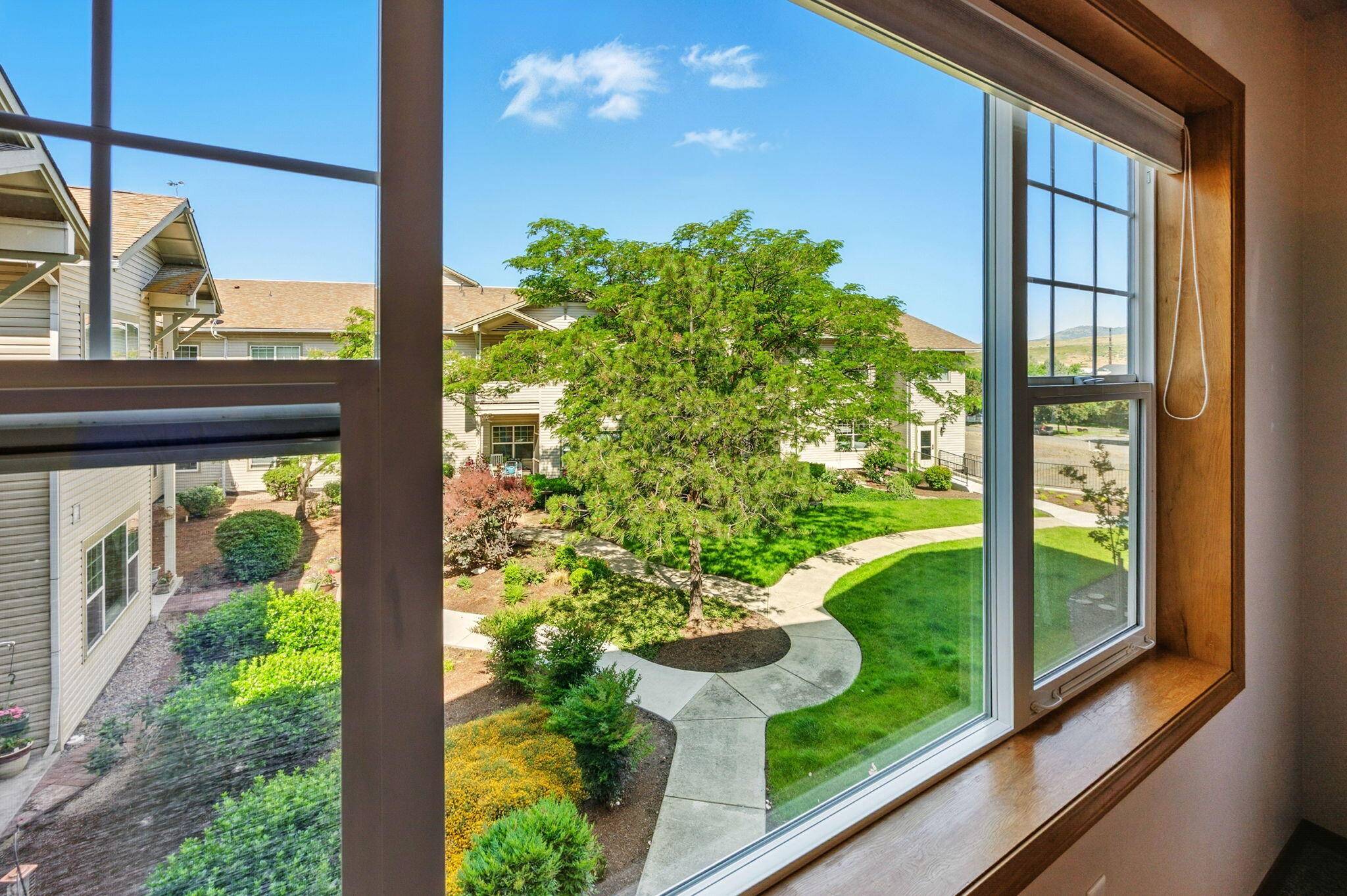 Ashland, OR 97520,983 Golden Aspen PL