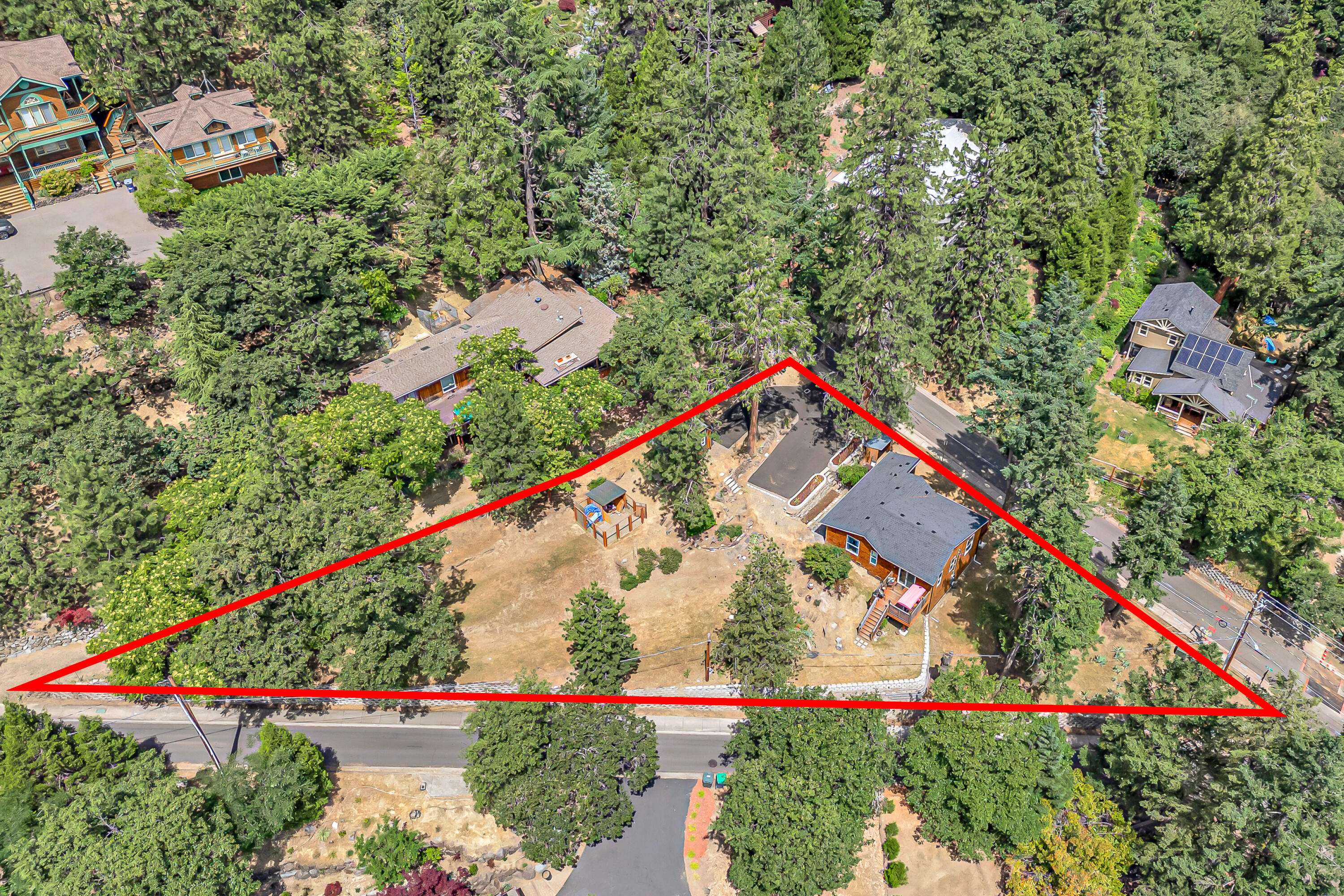 Ashland, OR 97520,220 Nutley ST