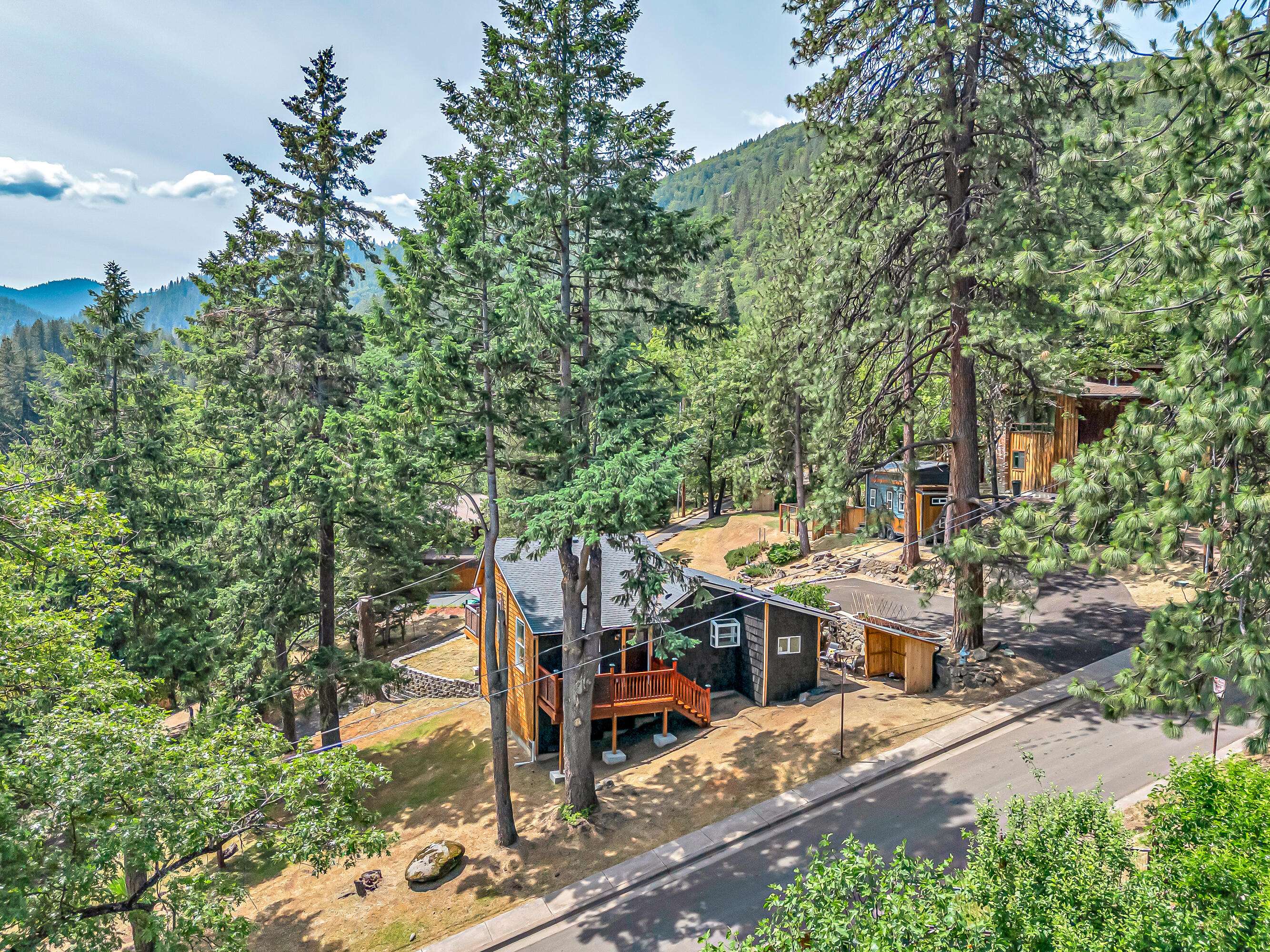 Ashland, OR 97520,220 Nutley ST