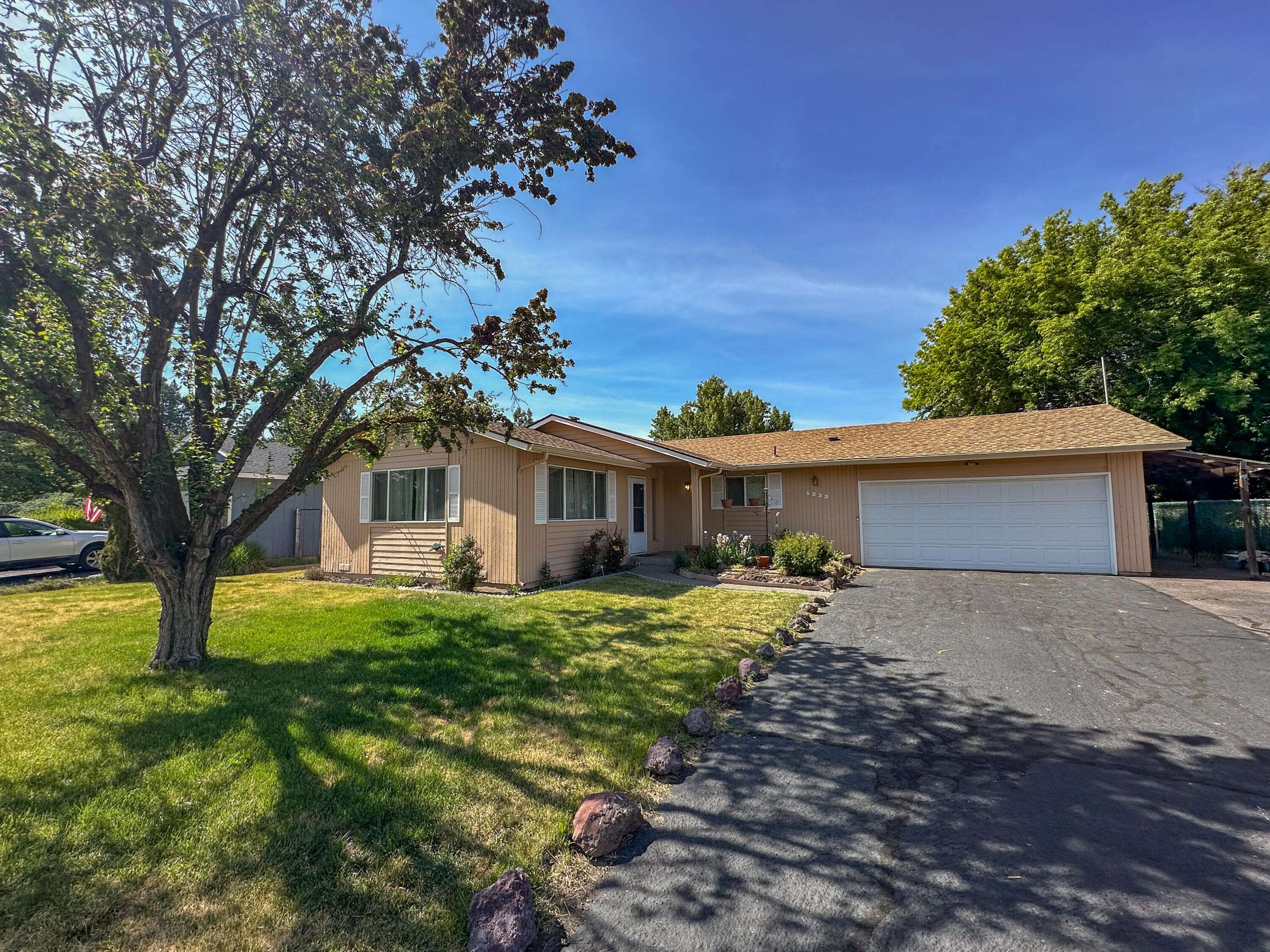 Klamath Falls, OR 97603,5233 Bartlett AVE