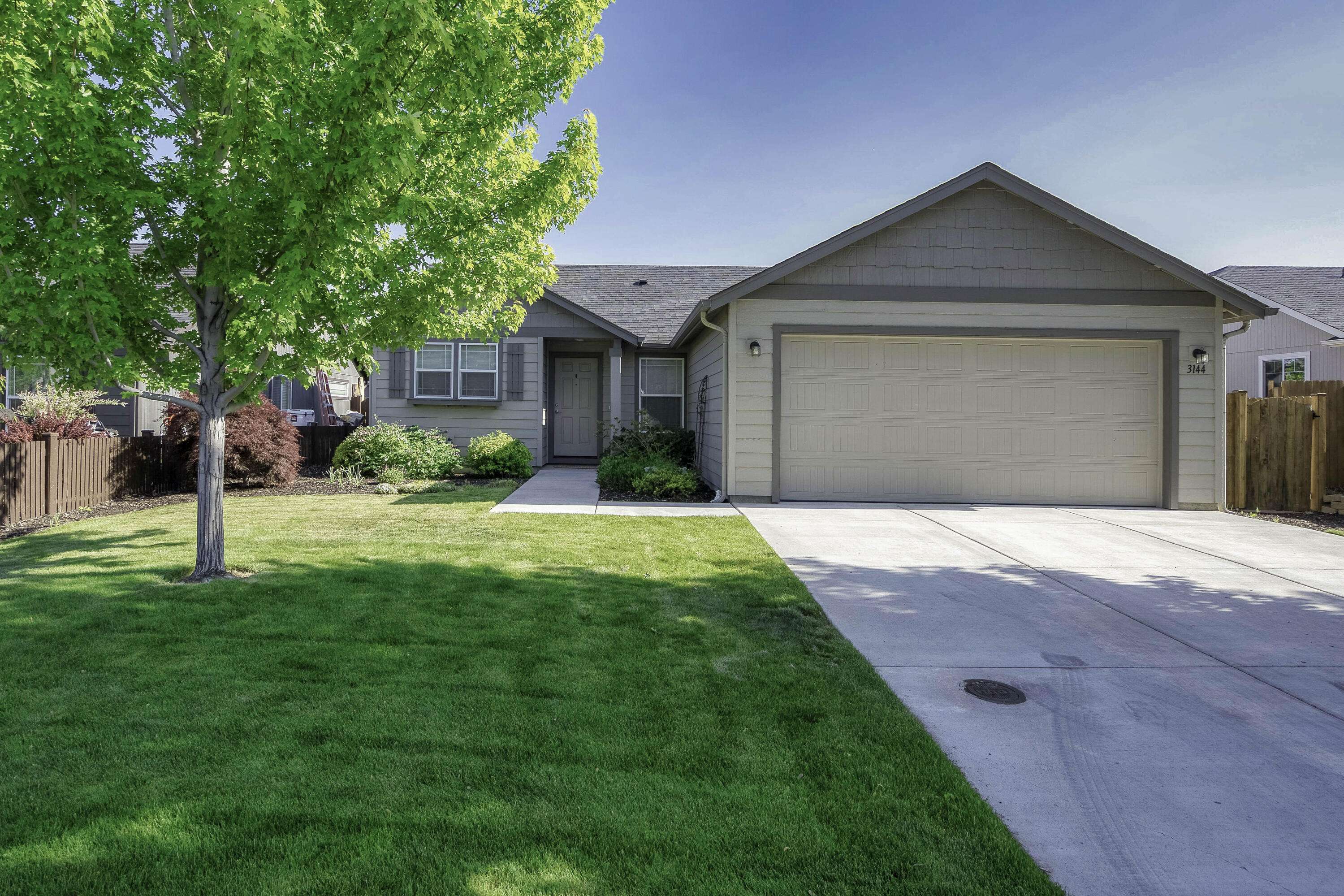 Redmond, OR 97756,3144 Cascade AVE