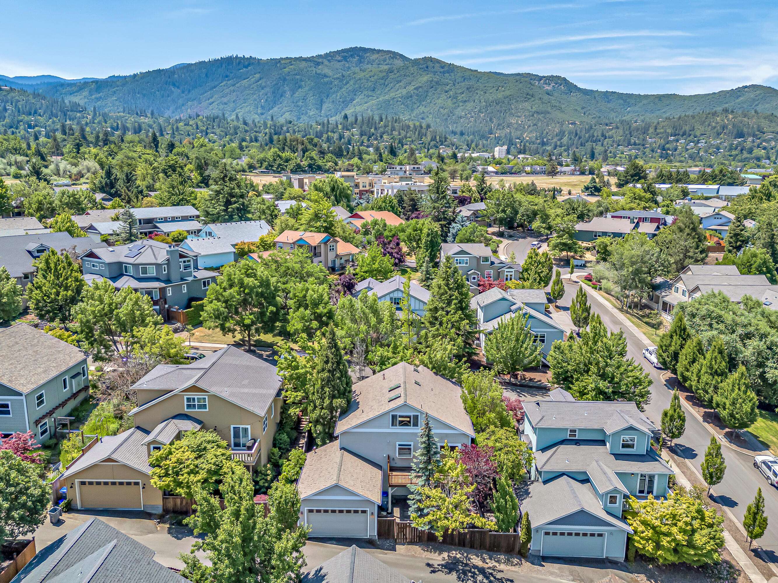 Ashland, OR 97520,380 Hemlock LN