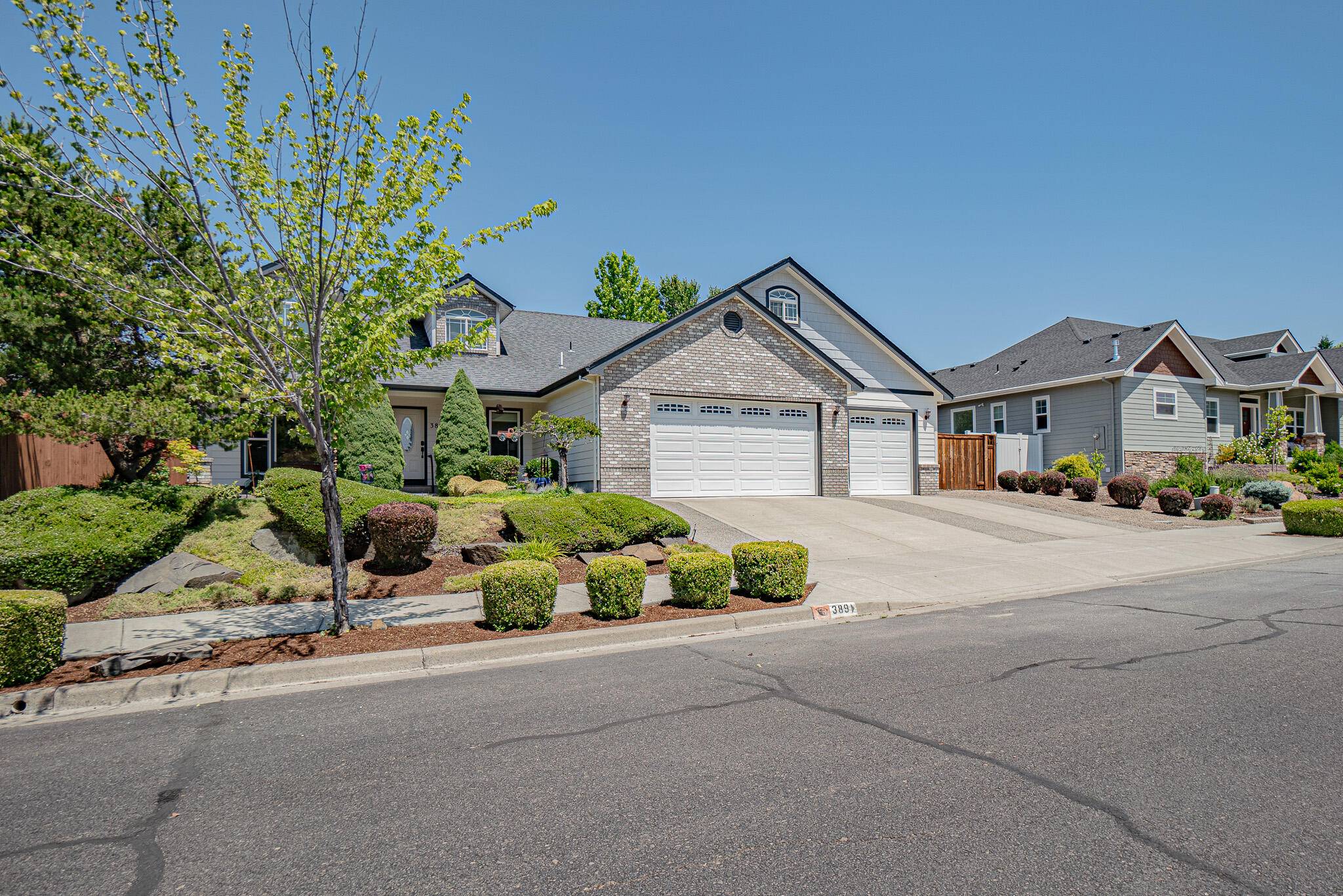 Eagle Point, OR 97524,389 Leandrea LN