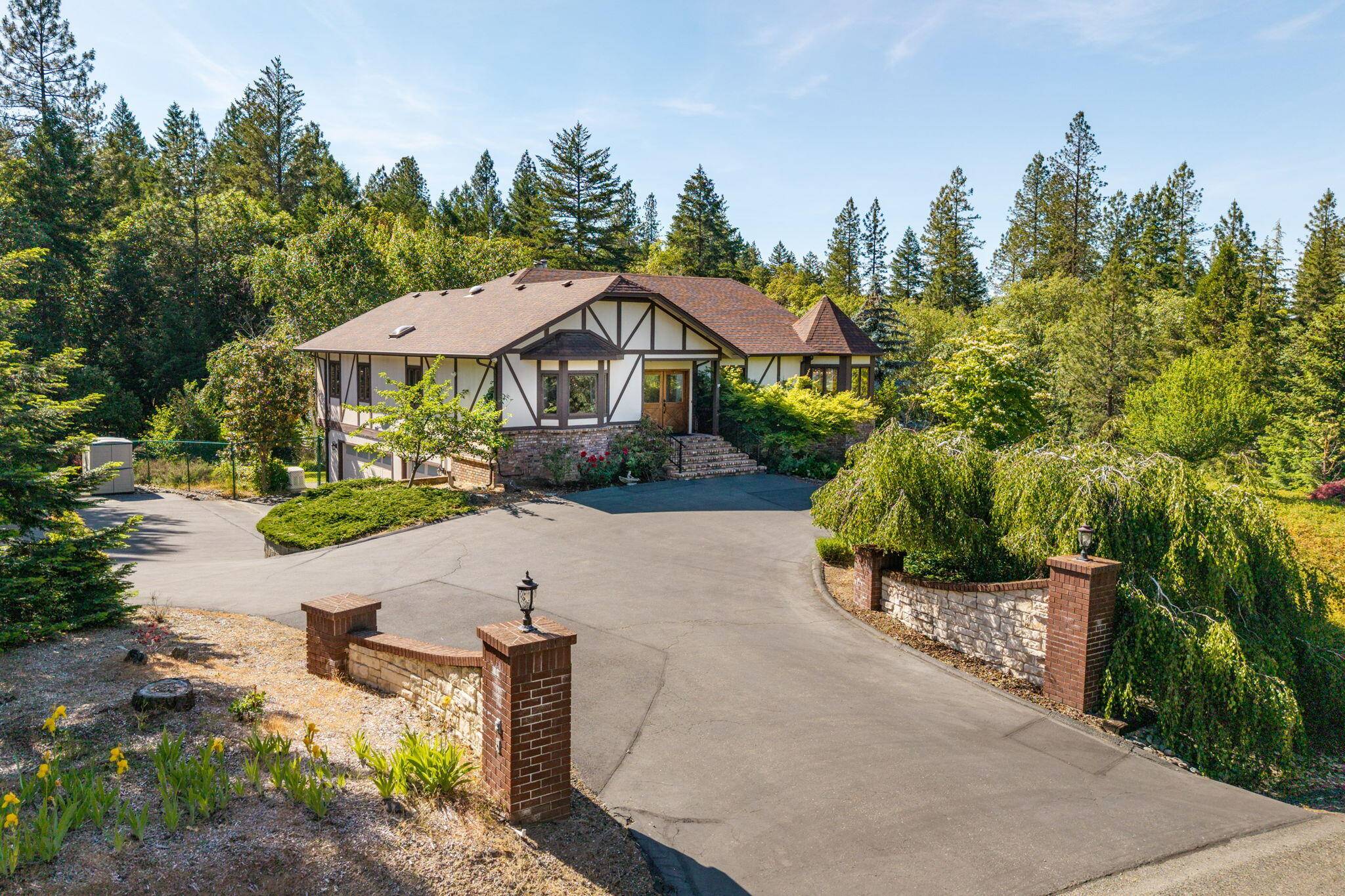 Grants Pass, OR 97527,250 Shadow Mountain WAY