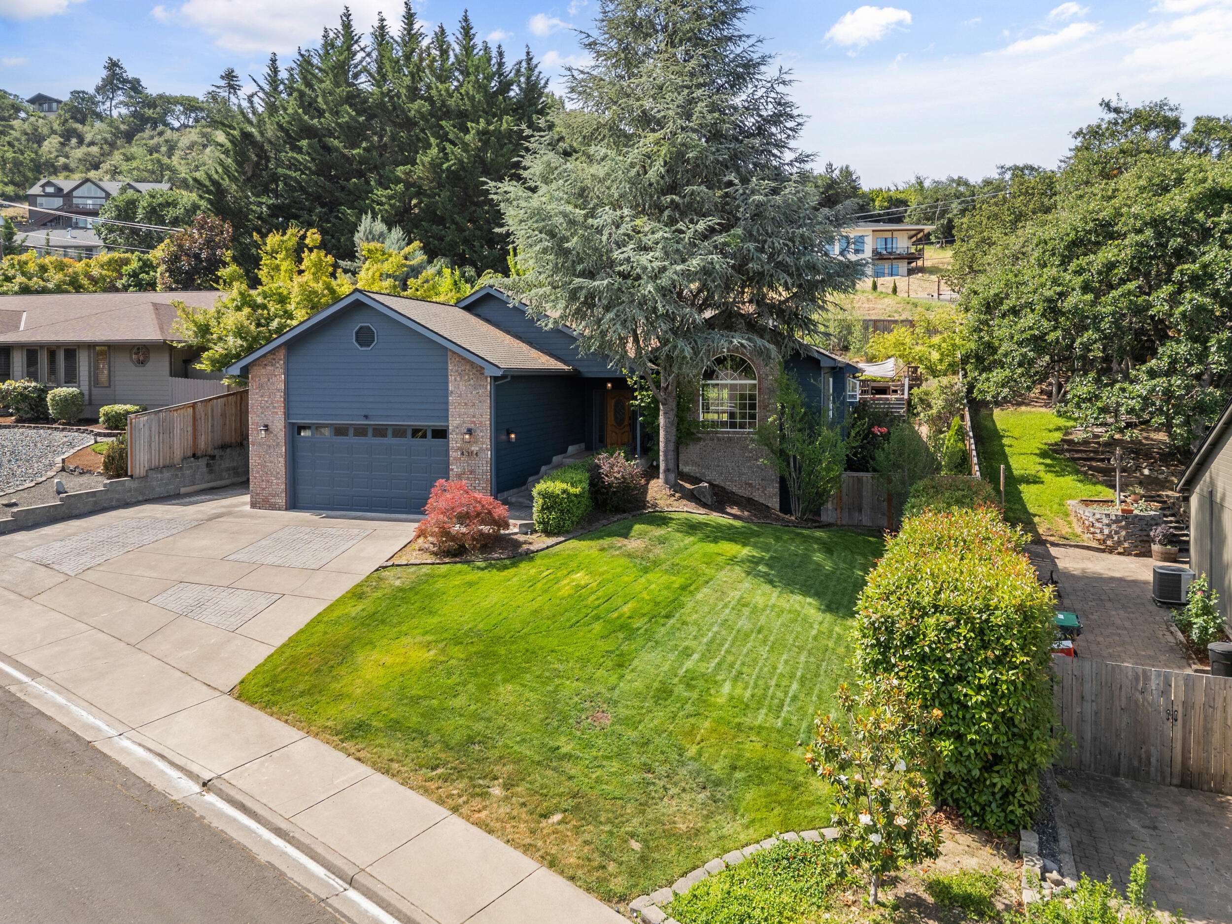 Medford, OR 97504,4314 Jennie WAY