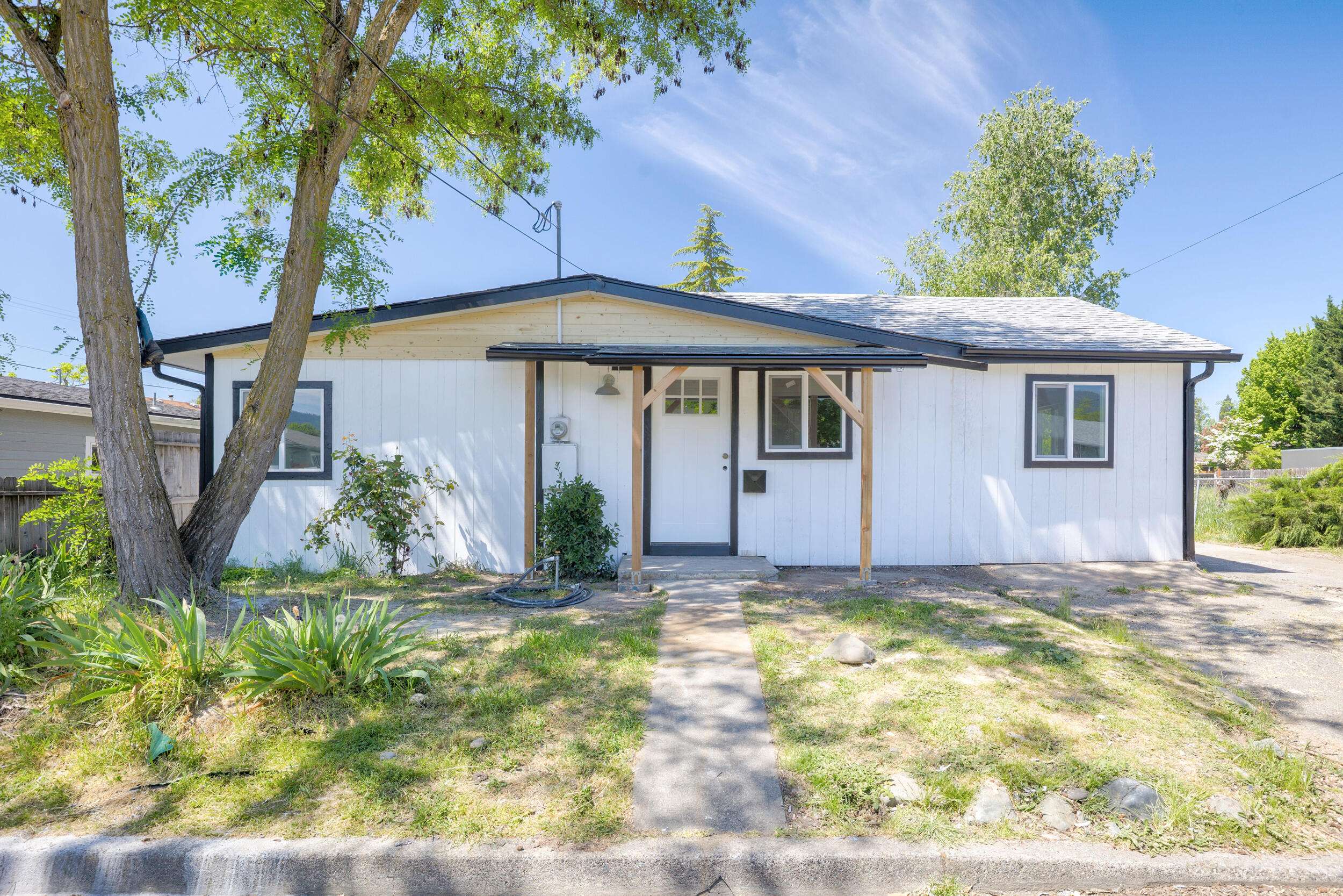 Grants Pass, OR 97526,730 Greenwood AVE