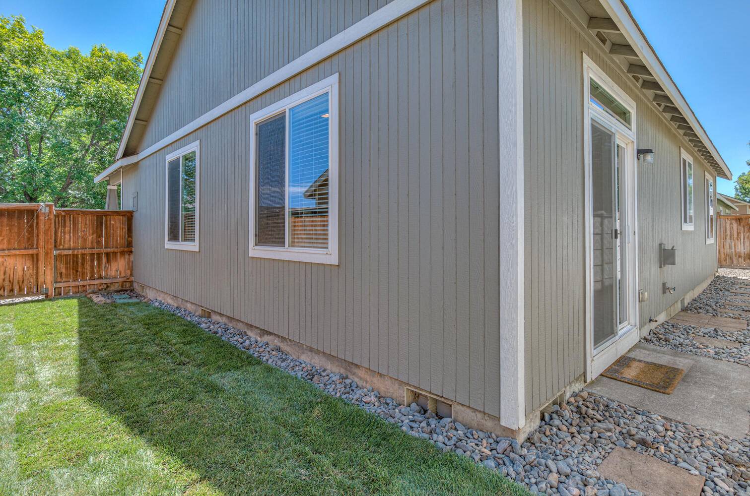 Bend, OR 97702,20076 Mount Hope LN
