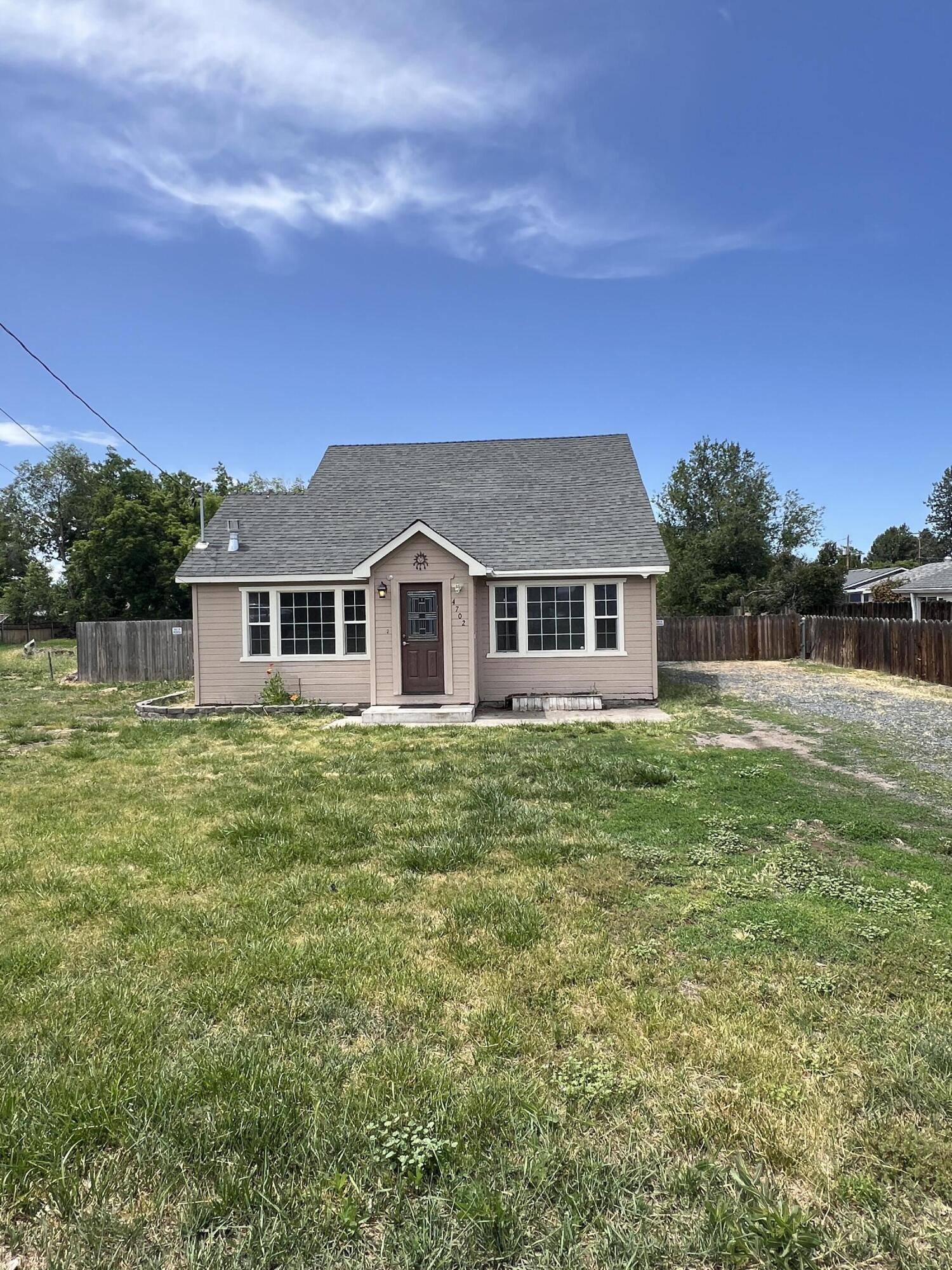Klamath Falls, OR 97603,4702 Summers LN